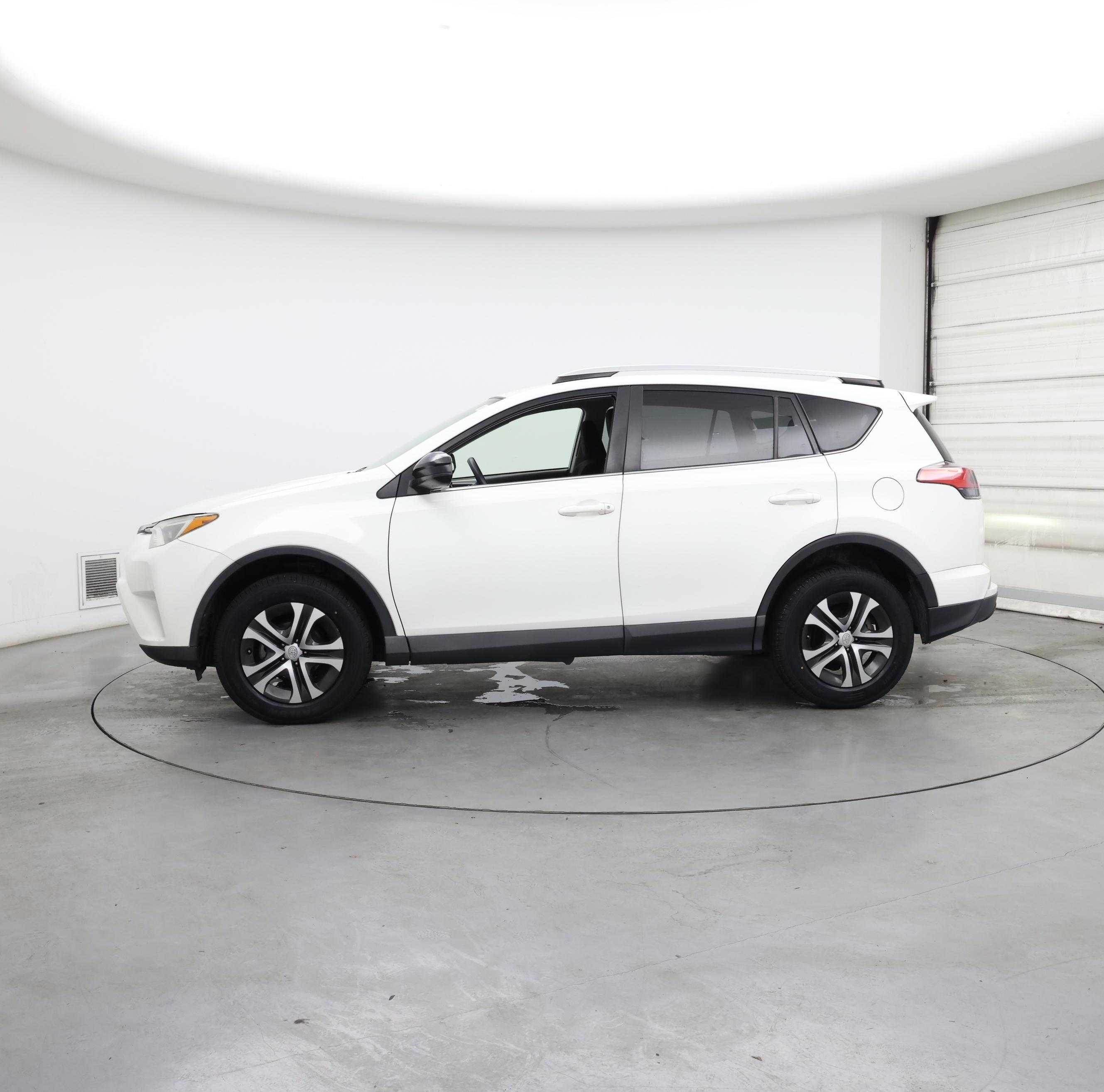Thumbnail: 2016 Toyota RAV4 - 3