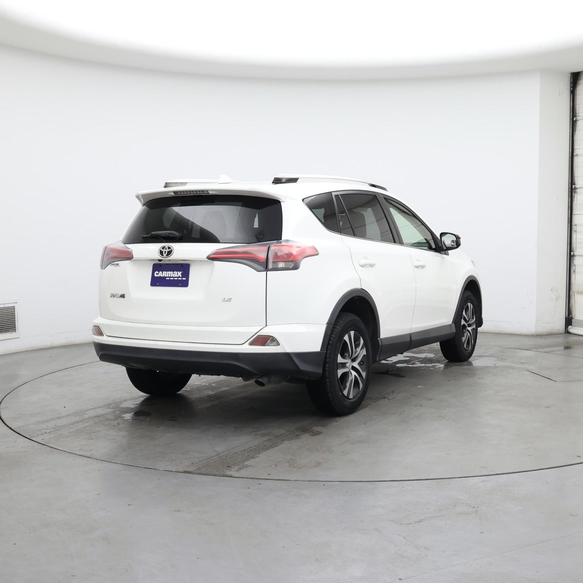 Thumbnail: 2016 Toyota RAV4 - 8