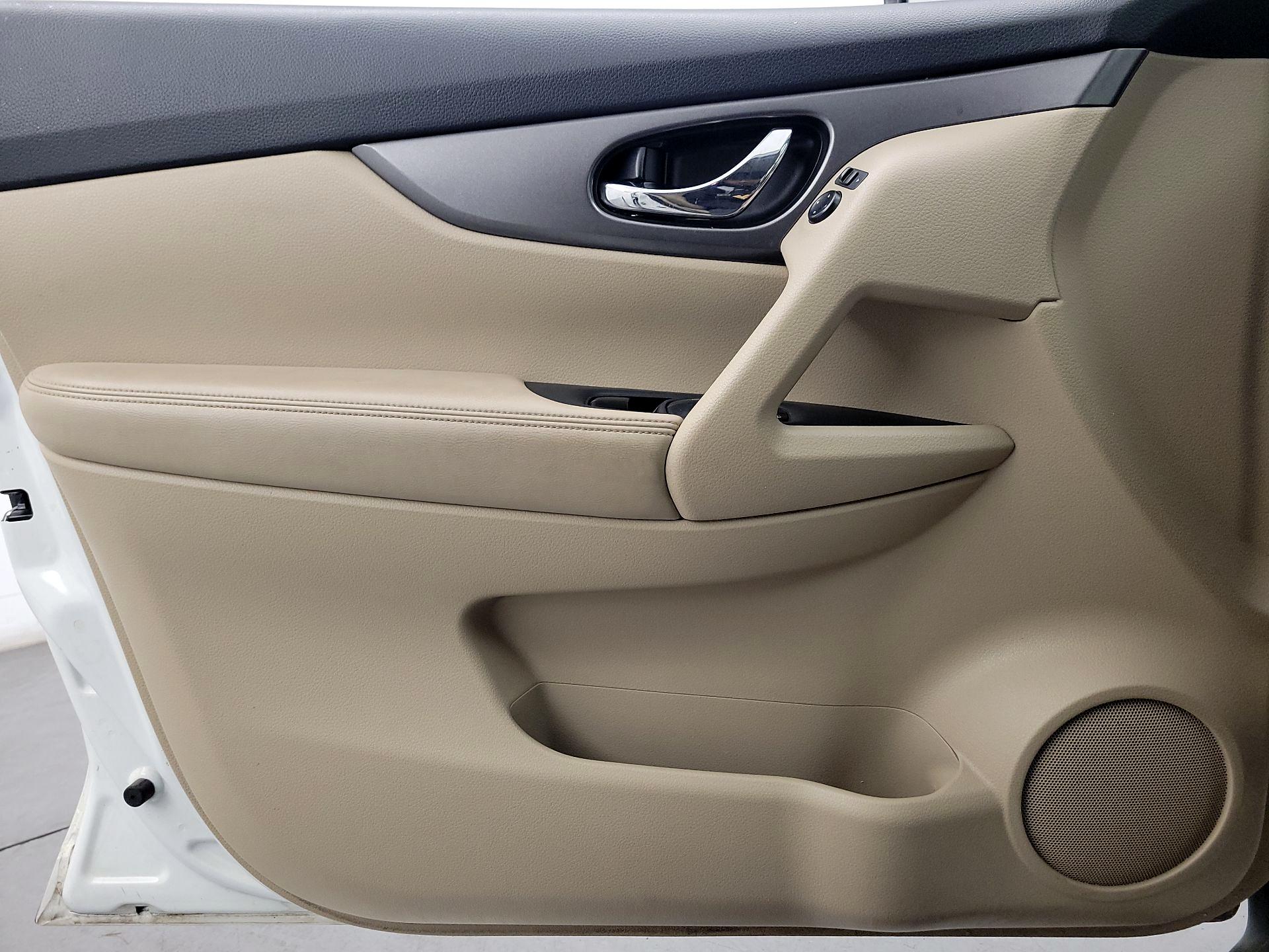 Thumbnail: 2016 Nissan Rogue - 12