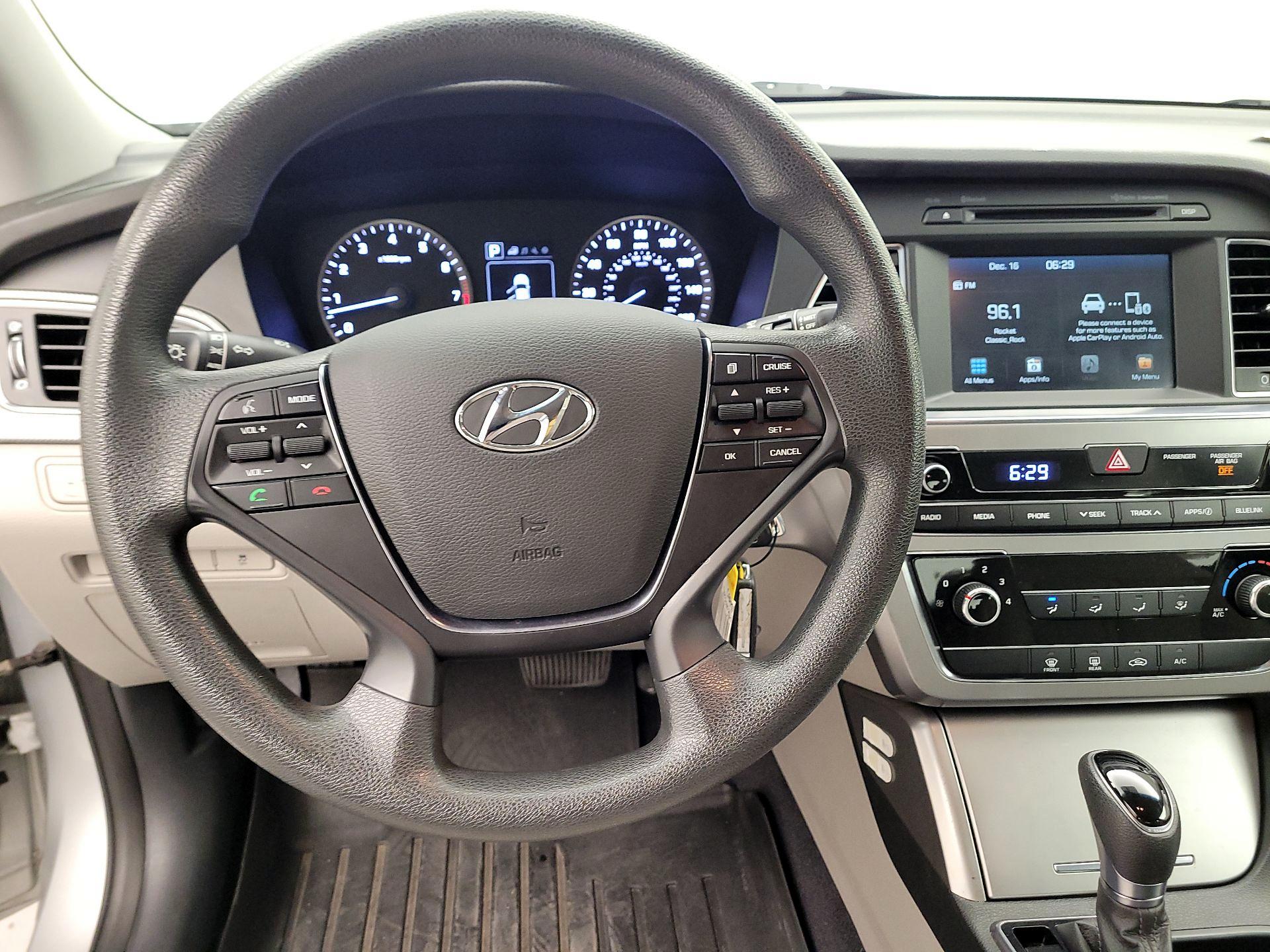 Thumbnail: 2016 Hyundai Sonata - 10