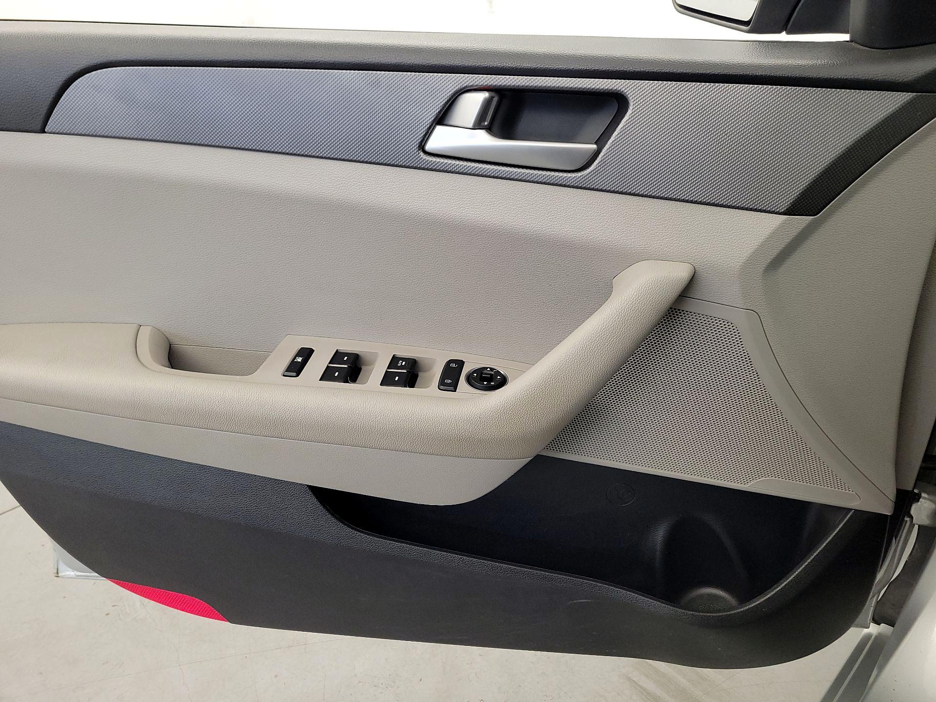 Thumbnail: 2016 Hyundai Sonata - 12