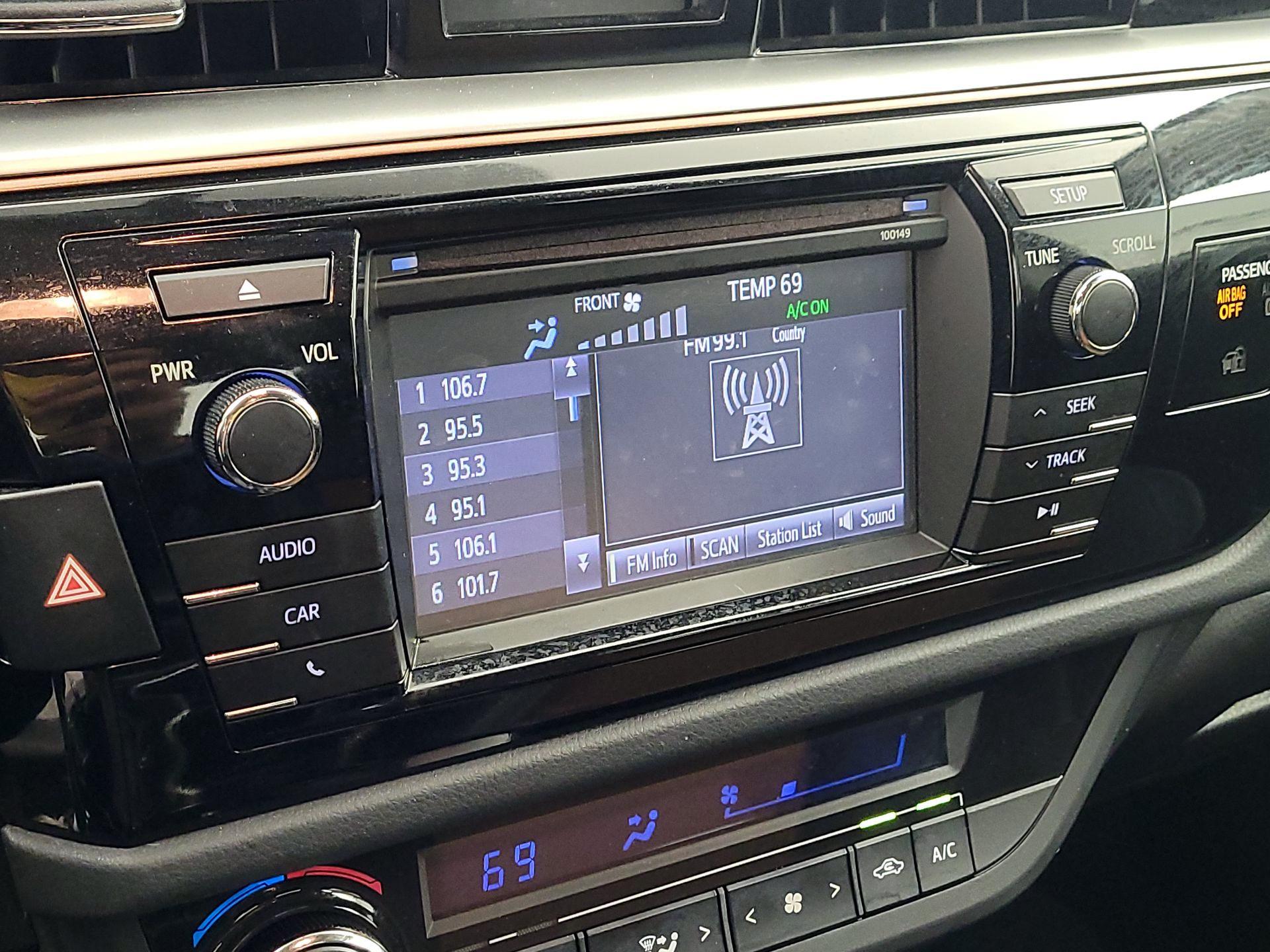 Thumbnail: 2015 Toyota Corolla - 15