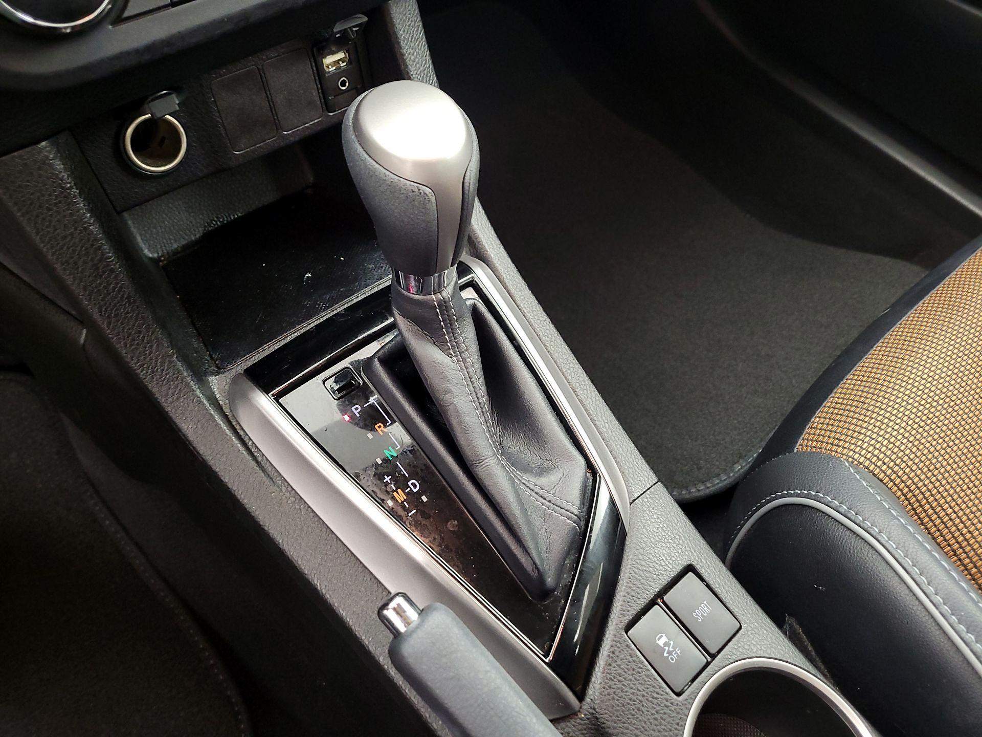 Thumbnail: 2015 Toyota Corolla - 17