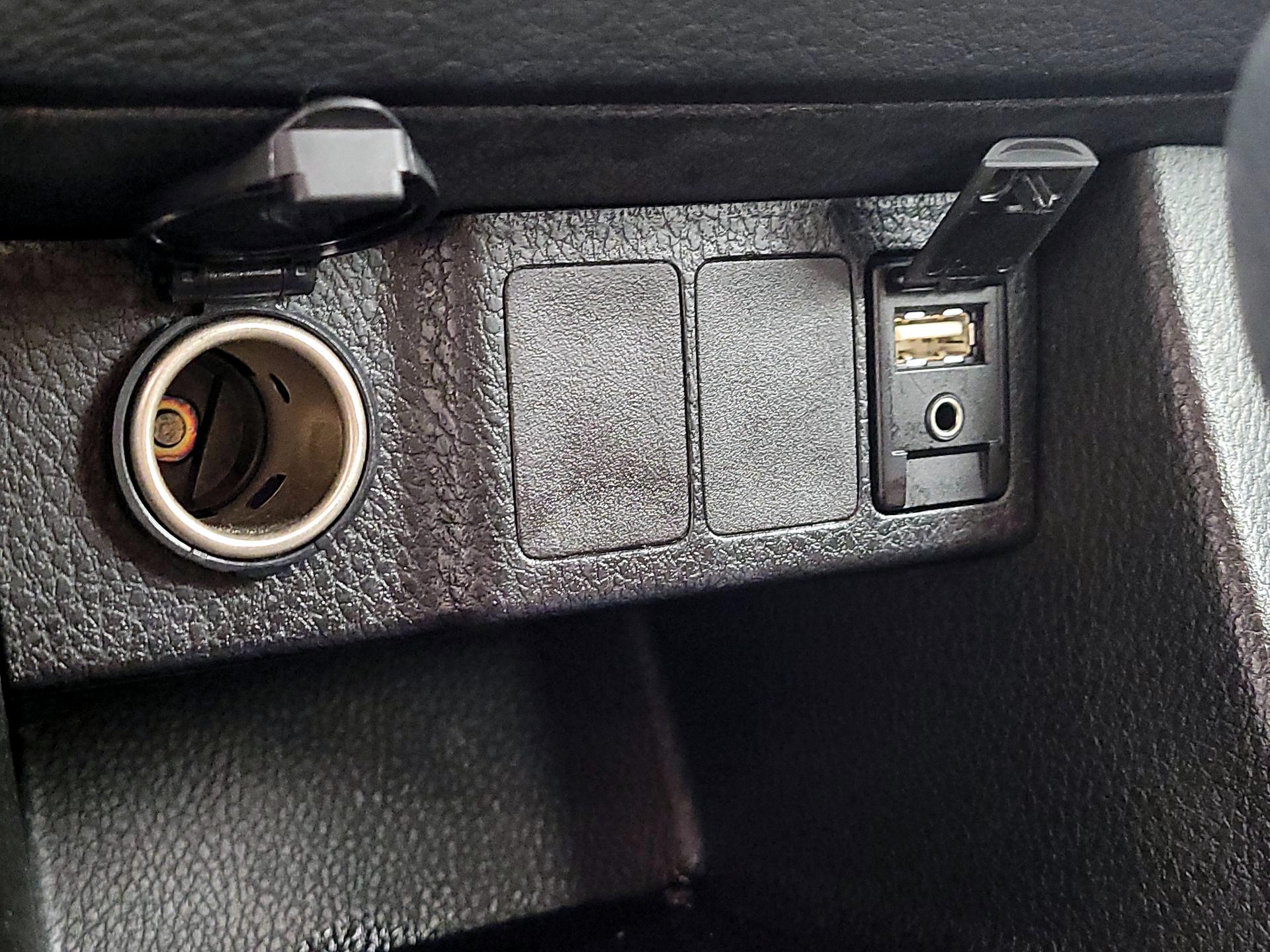 Thumbnail: 2015 Toyota Corolla - 18