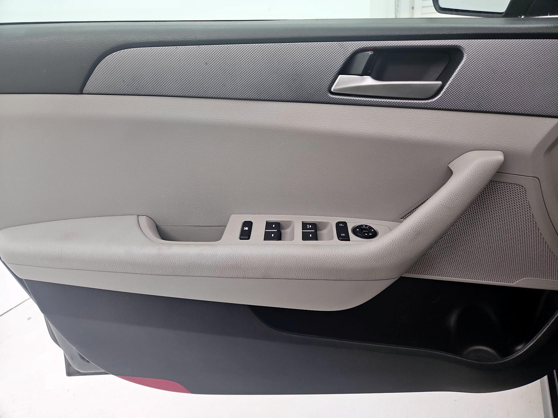 Thumbnail: 2019 Hyundai Sonata - 12