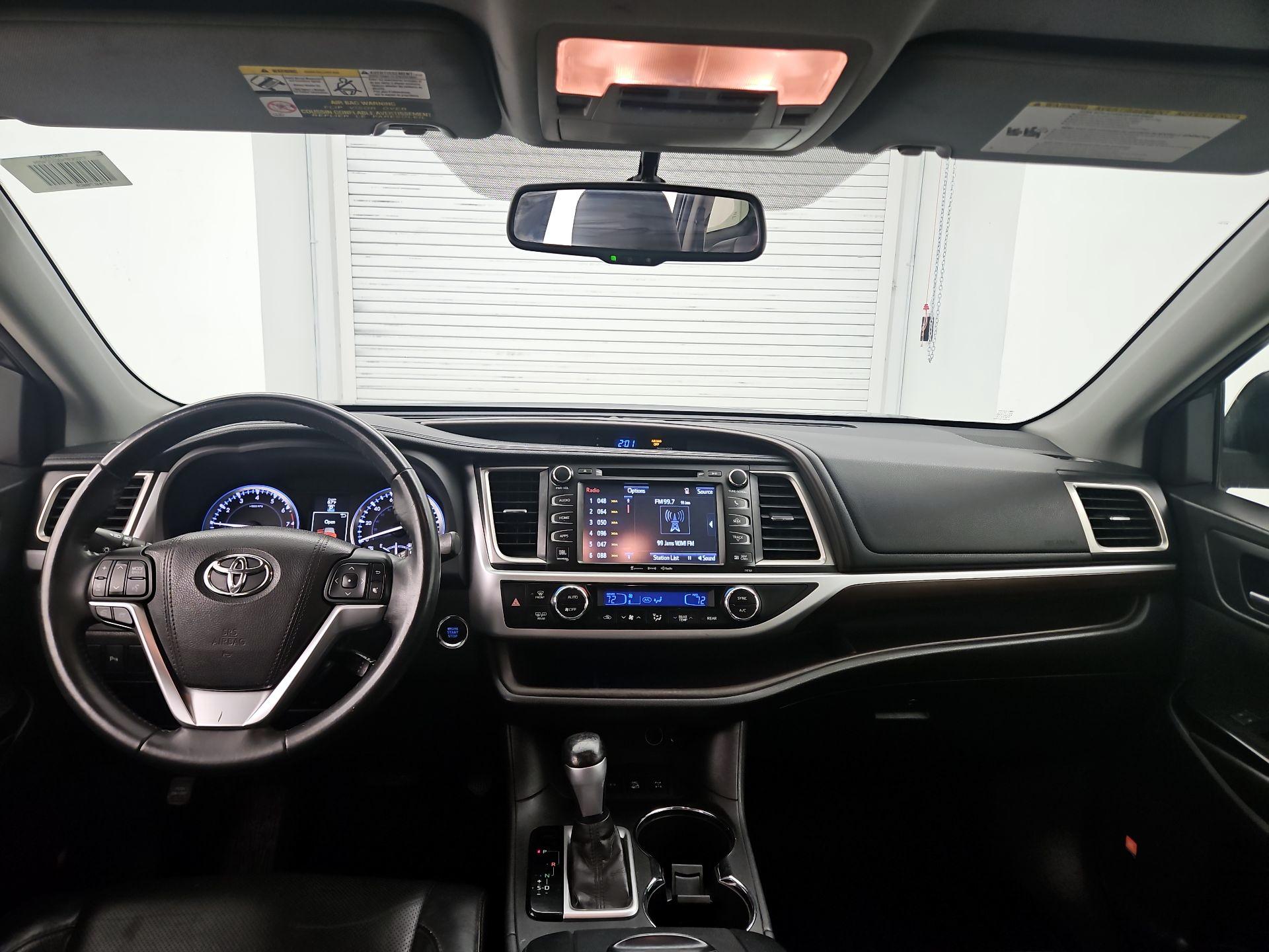 Thumbnail: 2016 Toyota Highlander - 9