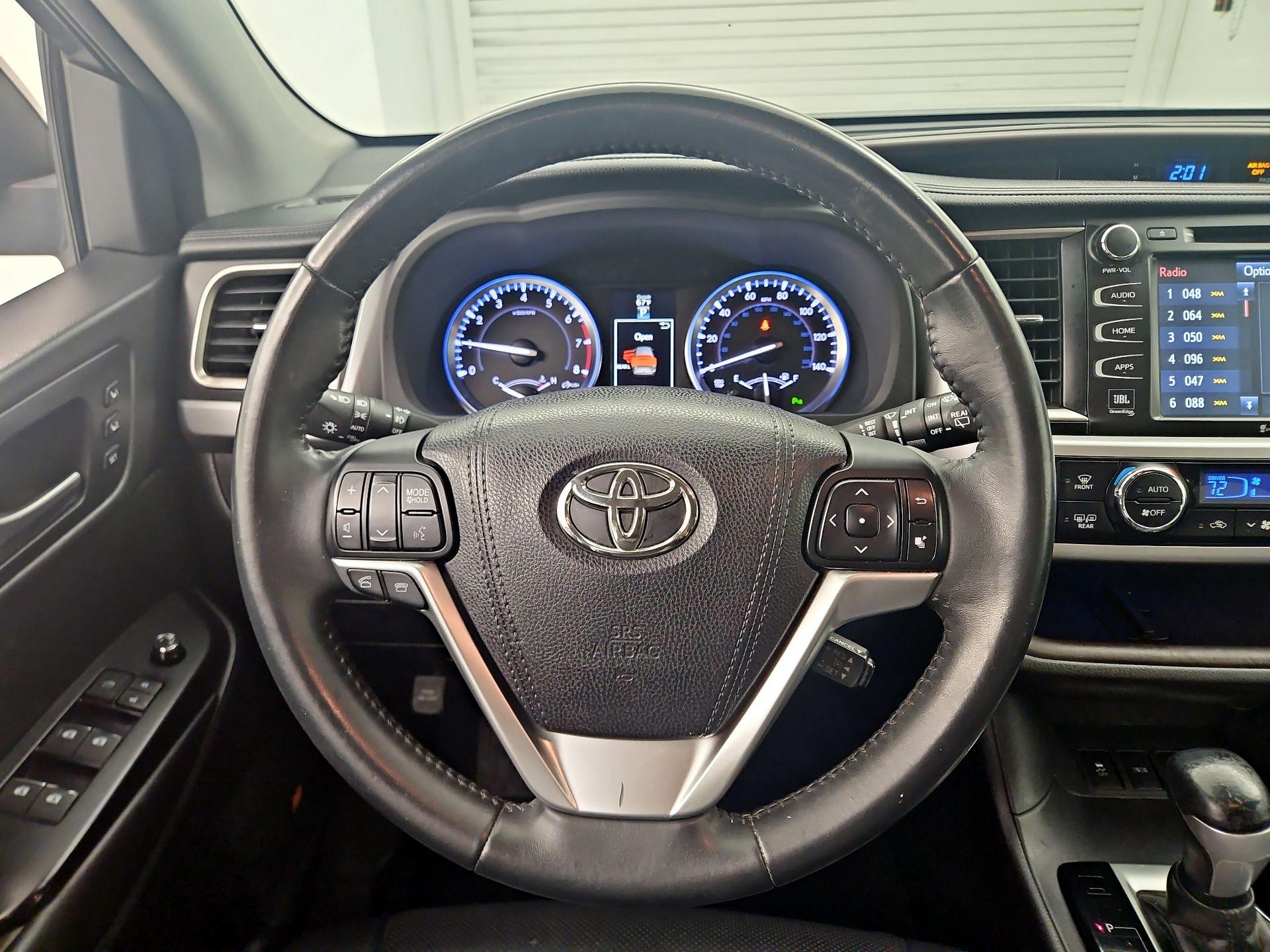 Thumbnail: 2016 Toyota Highlander - 10