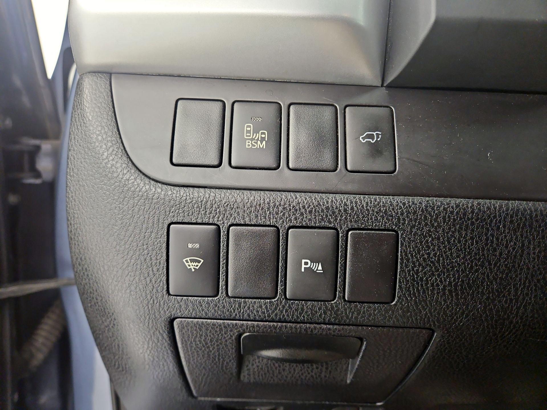 Thumbnail: 2016 Toyota Highlander - 13