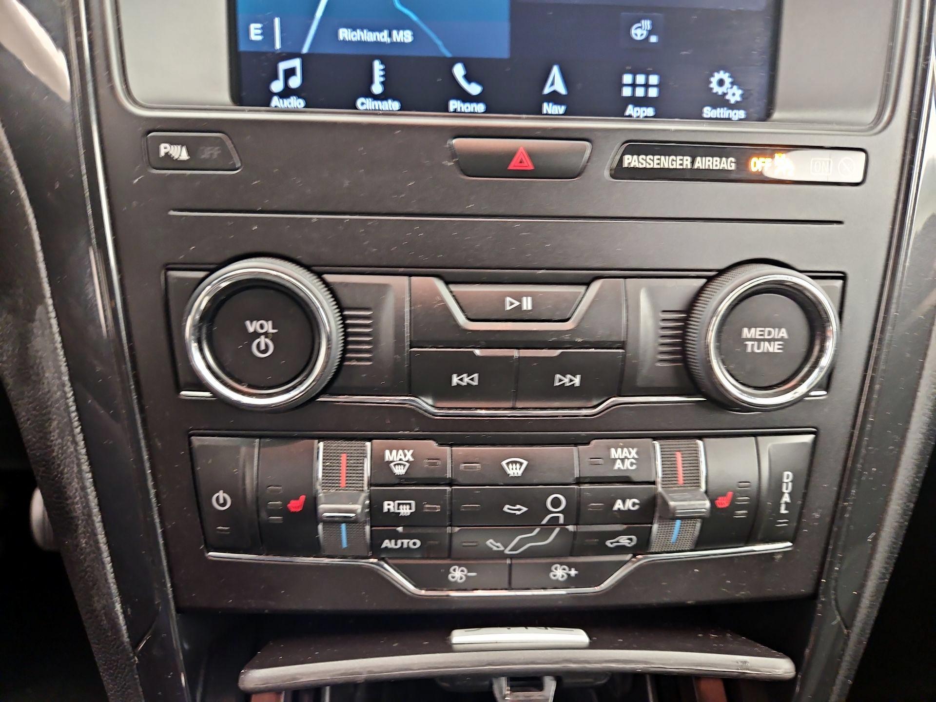 Thumbnail: 2019 Ford Explorer - 17