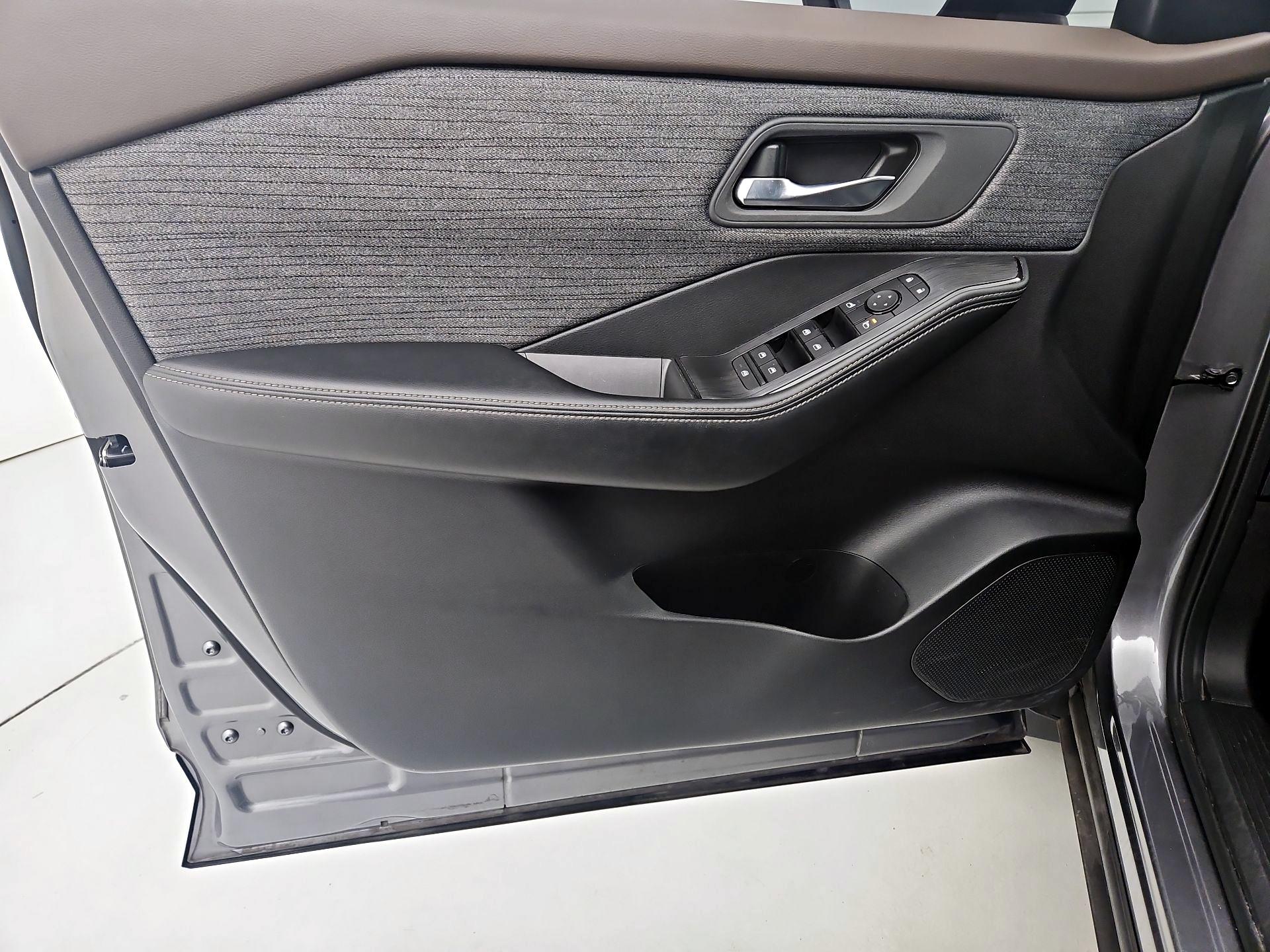 Thumbnail: 2023 Nissan Rogue - 12