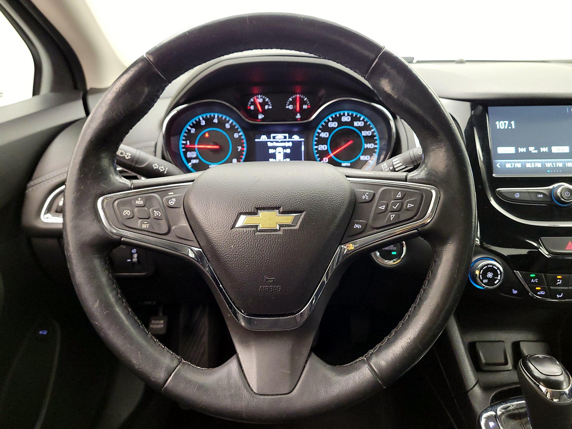 Thumbnail: 2017 Chevrolet Cruze - 10
