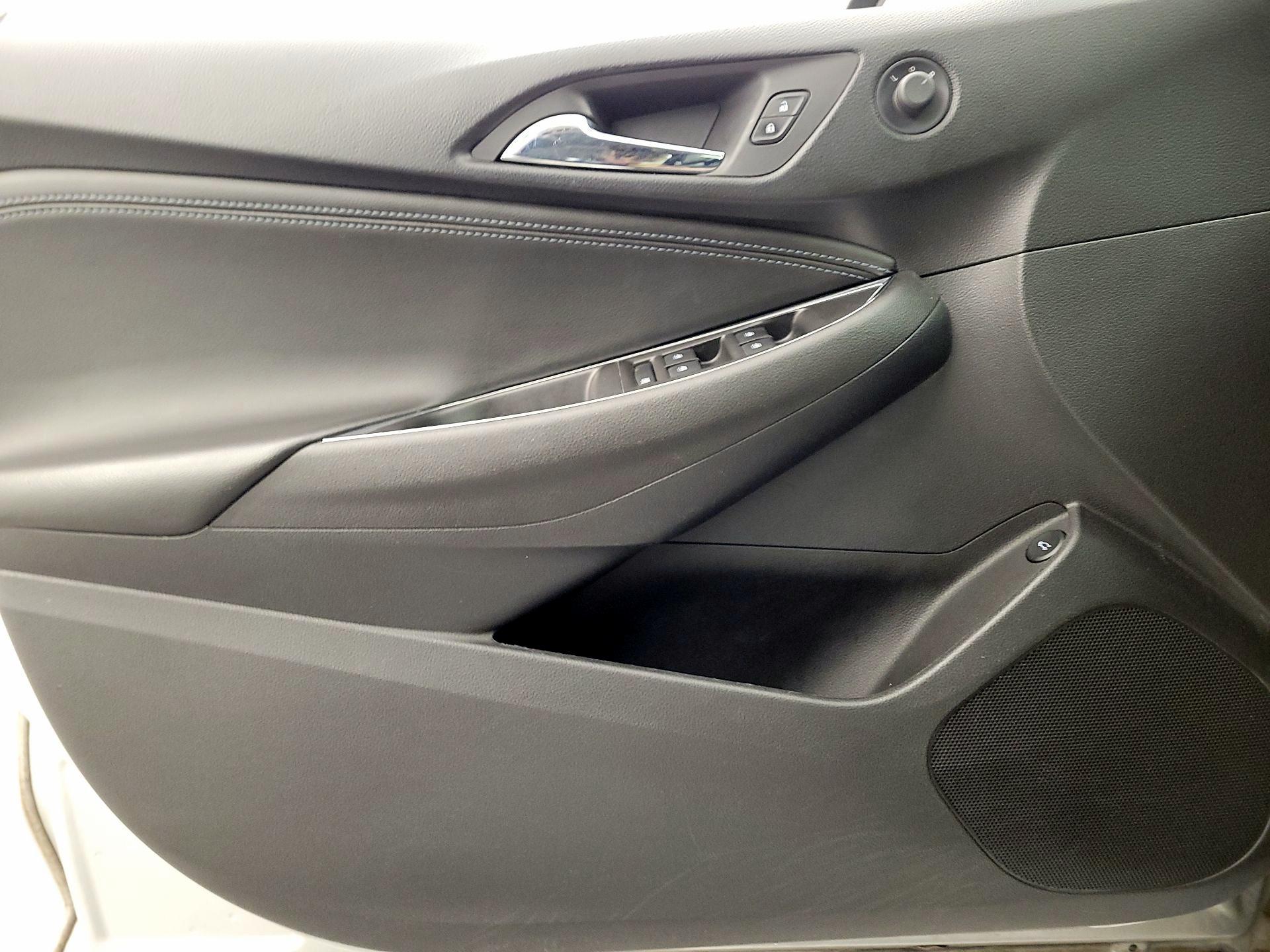 Thumbnail: 2017 Chevrolet Cruze - 12