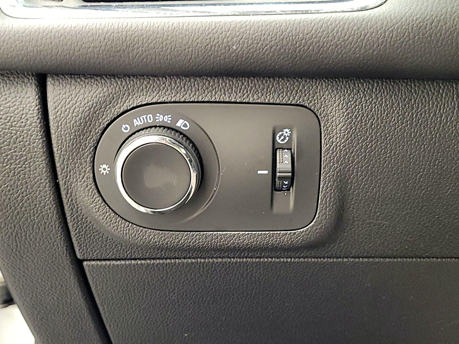 Thumbnail: 2017 Chevrolet Cruze - 13