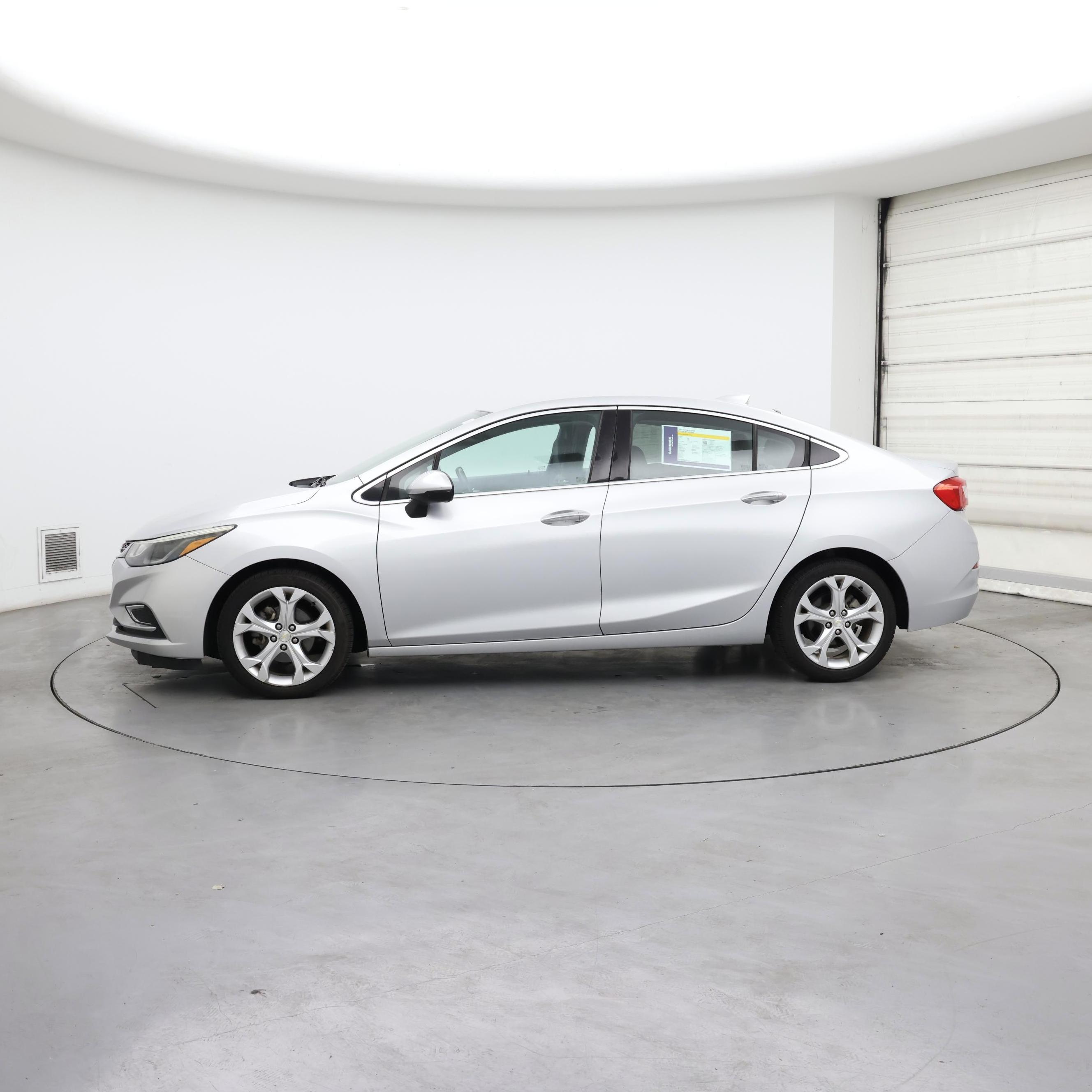 Thumbnail: 2017 Chevrolet Cruze - 3