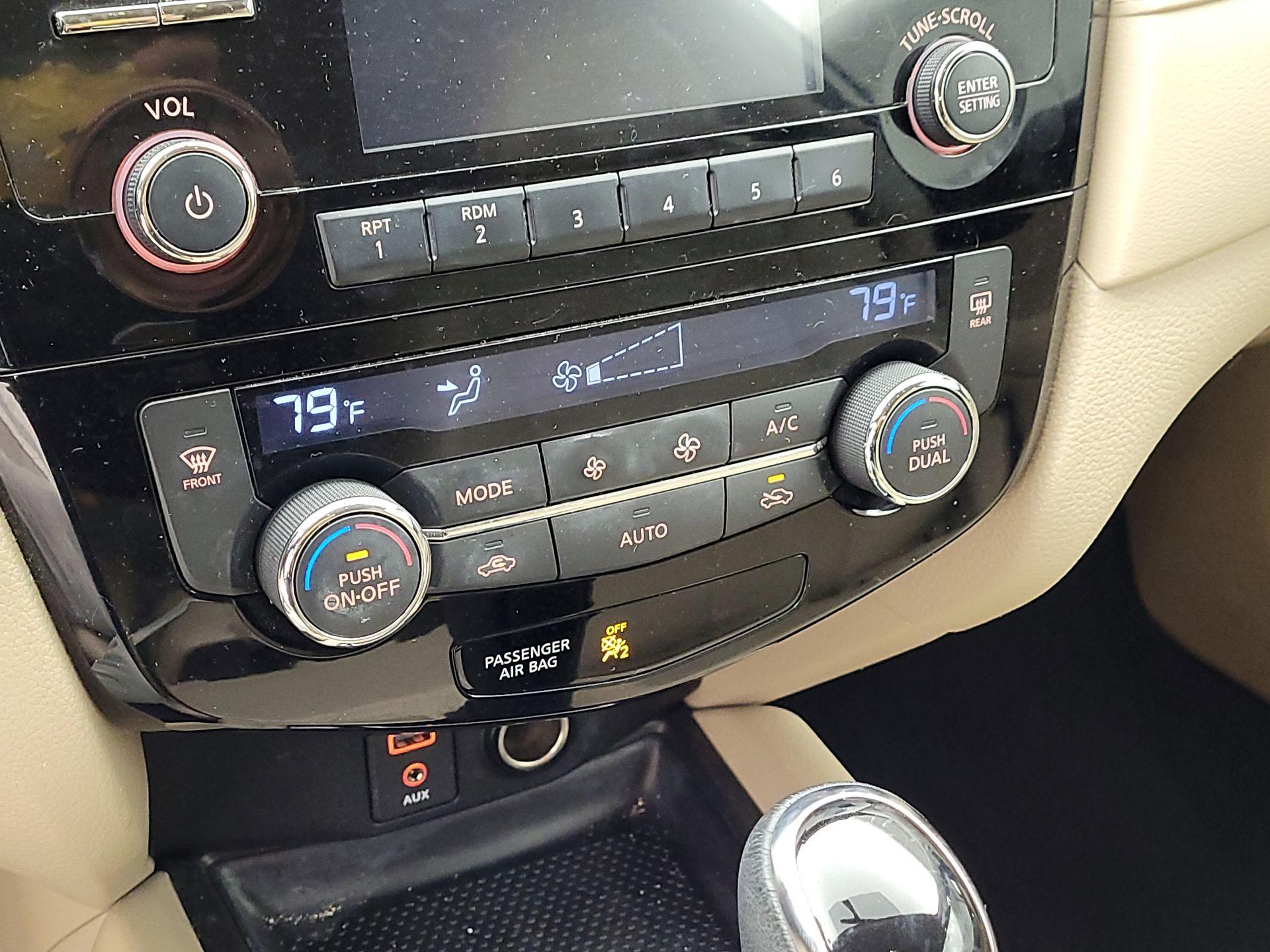 Thumbnail: 2017 Nissan Rogue - 16