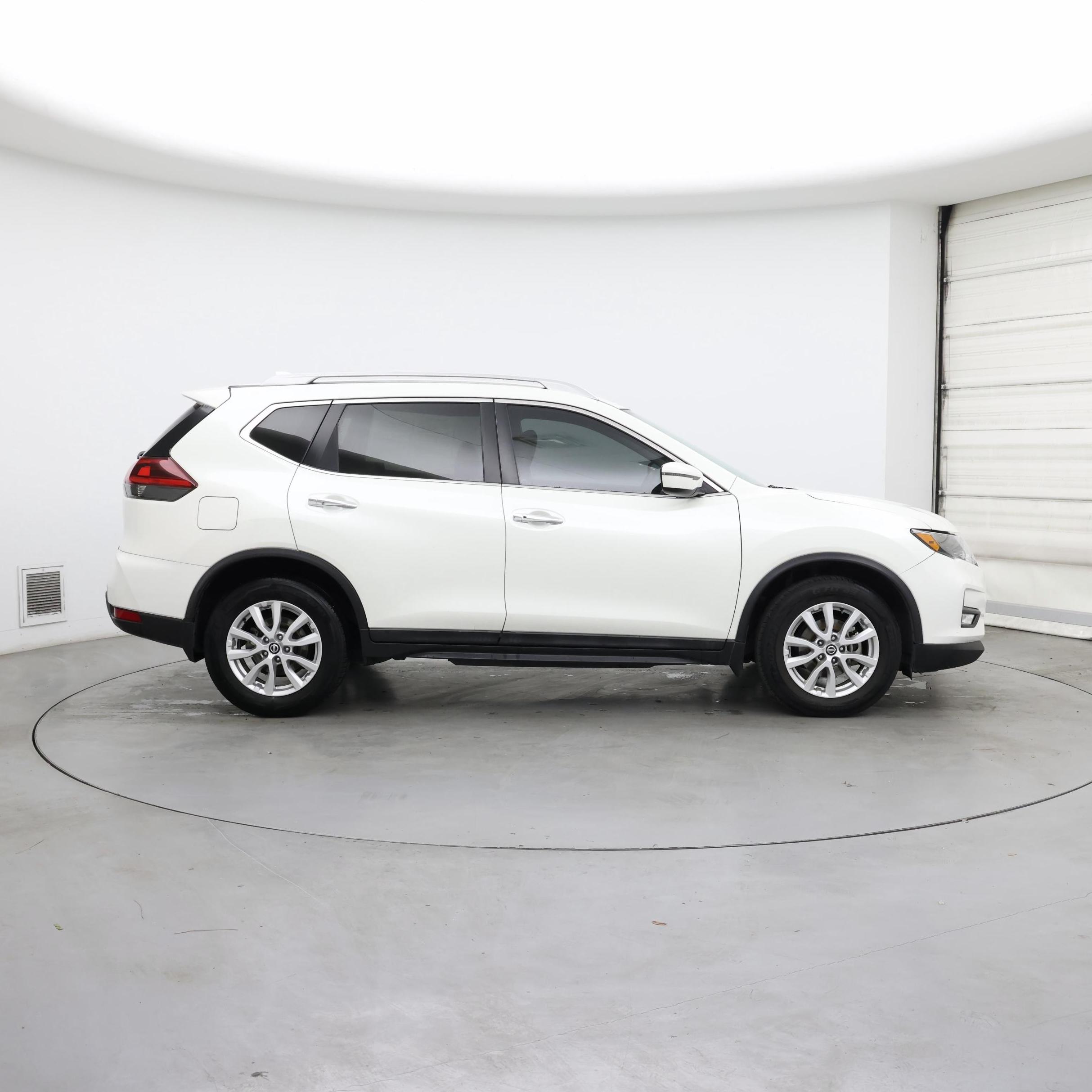 Thumbnail: 2017 Nissan Rogue - 7