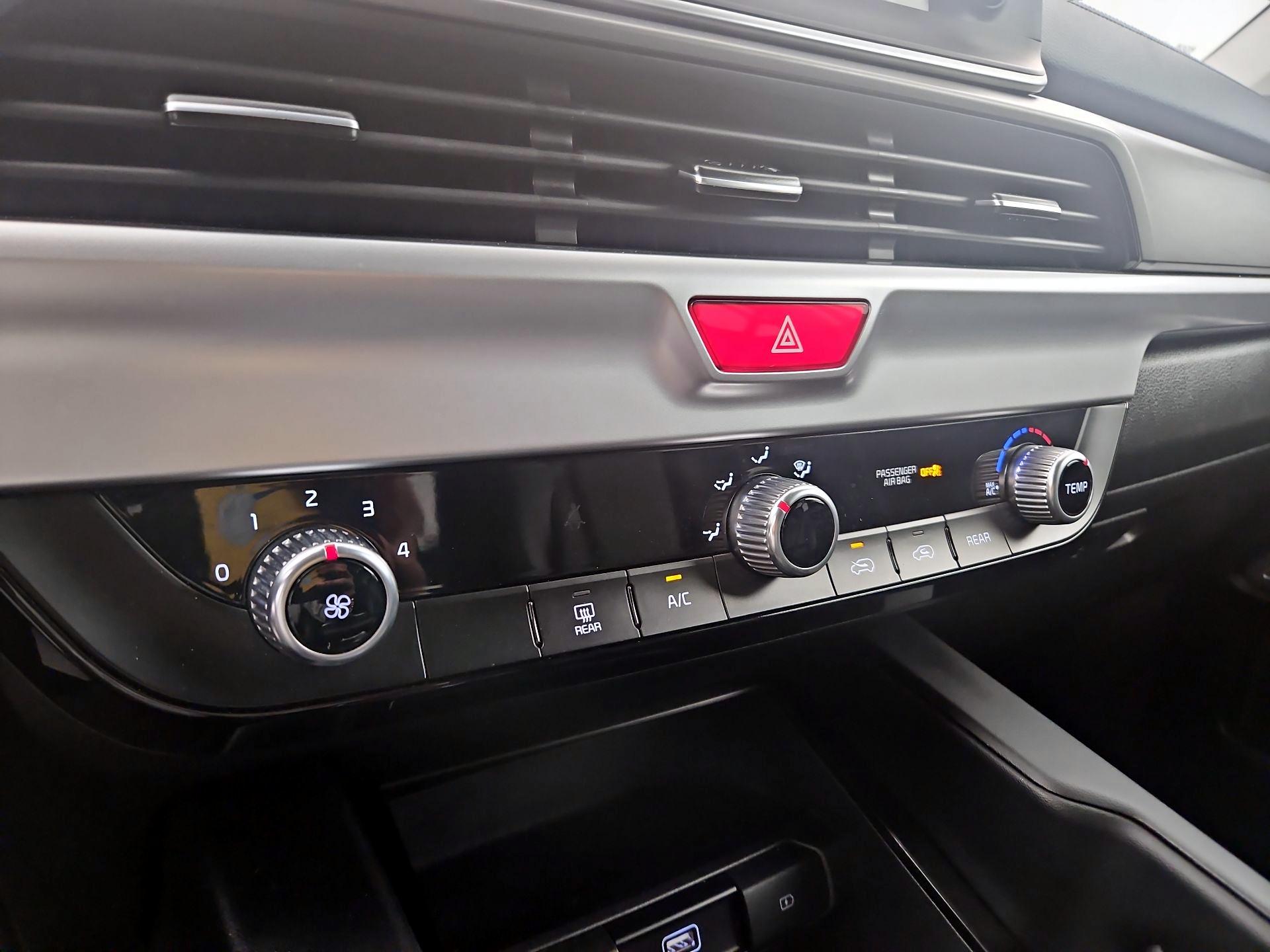 Thumbnail: 2021 Kia Telluride - 16