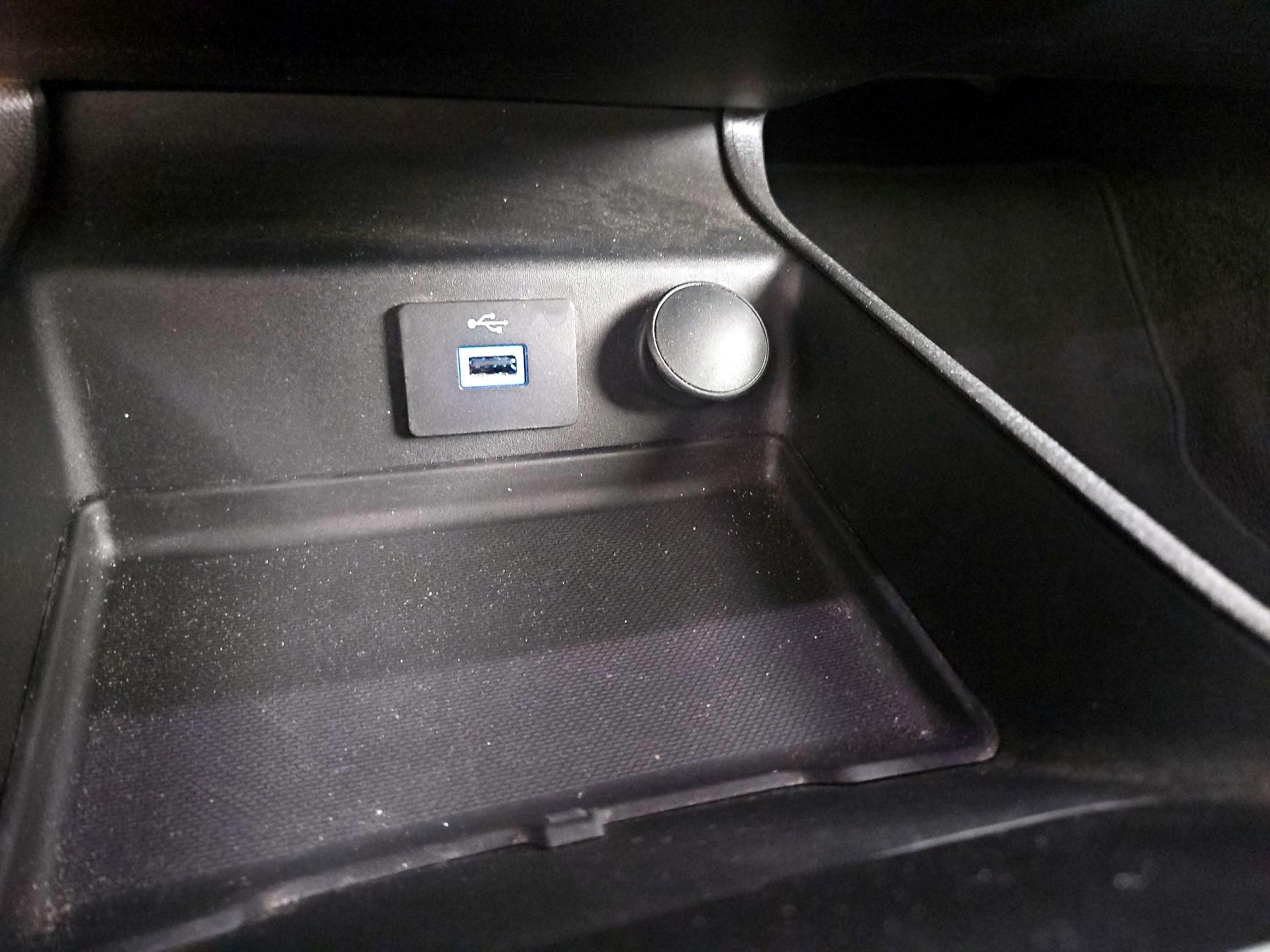 Thumbnail: 2020 Ford Fusion - 18