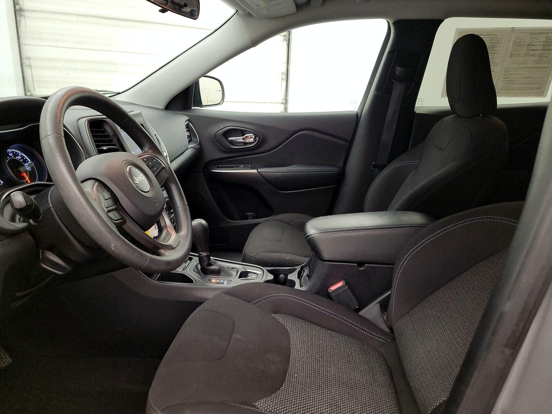 Thumbnail: 2020 Jeep Cherokee - 11