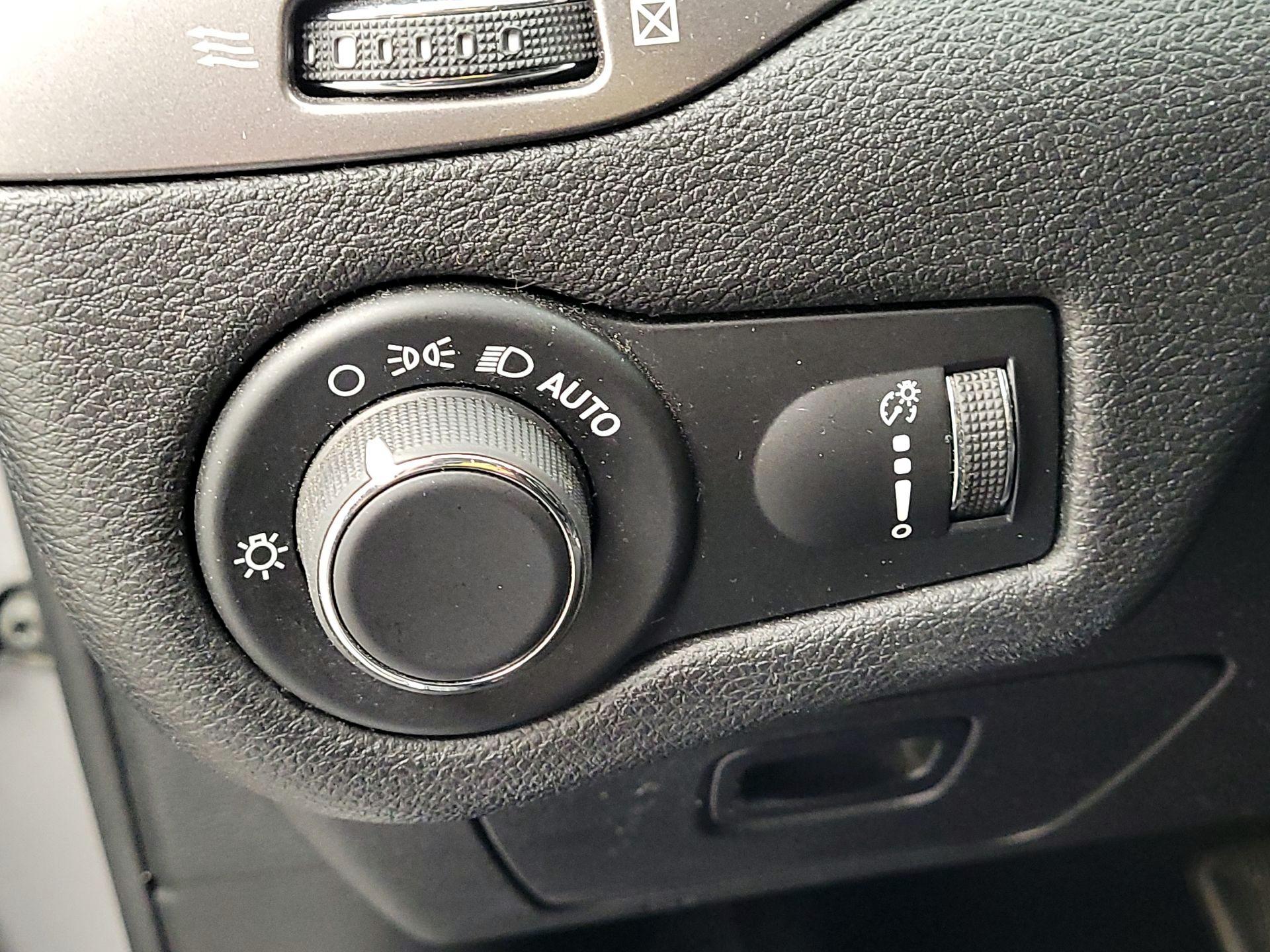 Thumbnail: 2020 Jeep Cherokee - 13