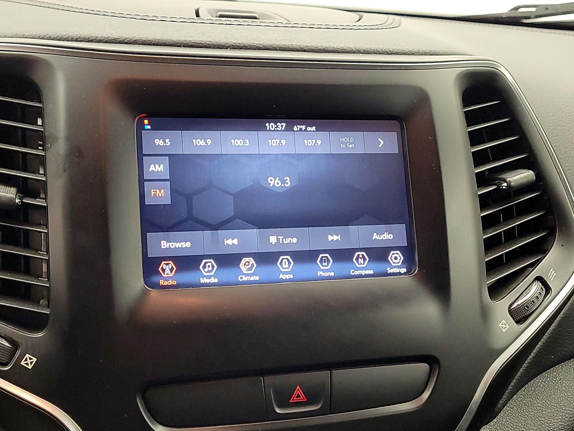 Thumbnail: 2020 Jeep Cherokee - 15