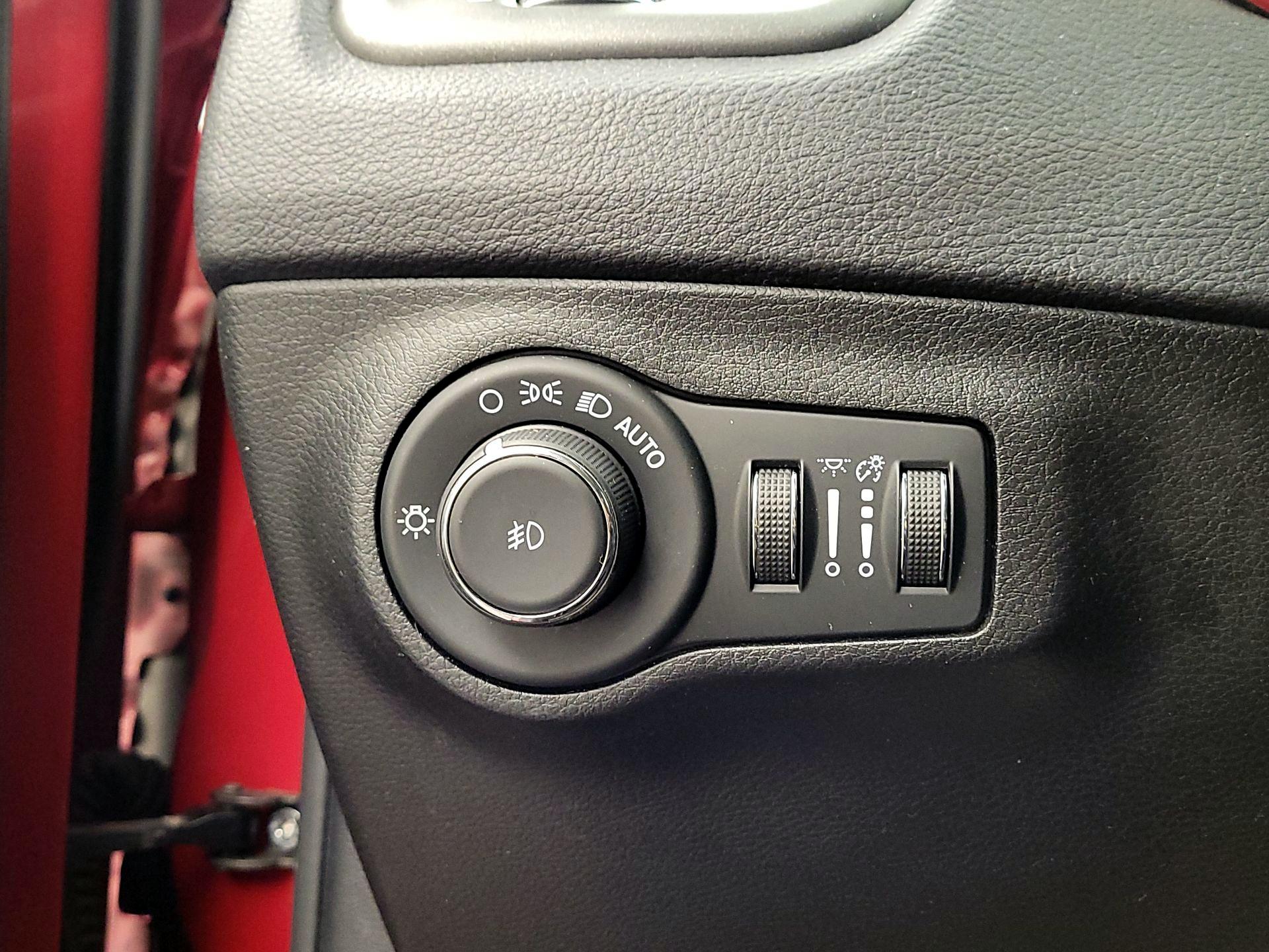 Thumbnail: 2020 Jeep Compass - 13