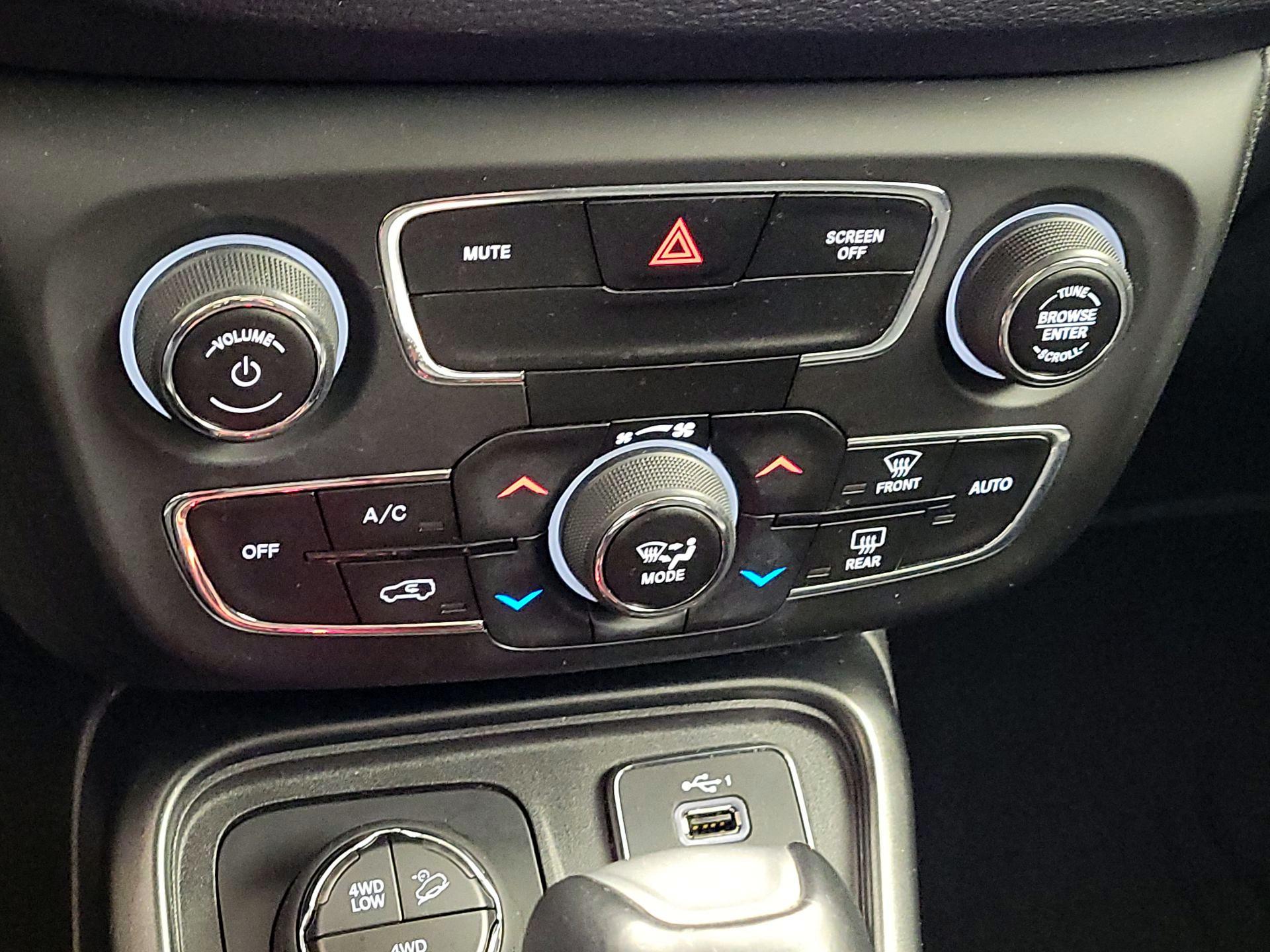 Thumbnail: 2020 Jeep Compass - 16