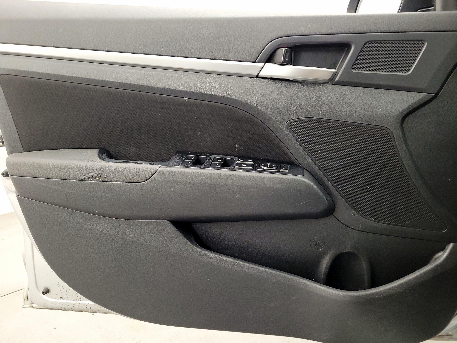 Thumbnail: 2020 Hyundai Elantra - 12