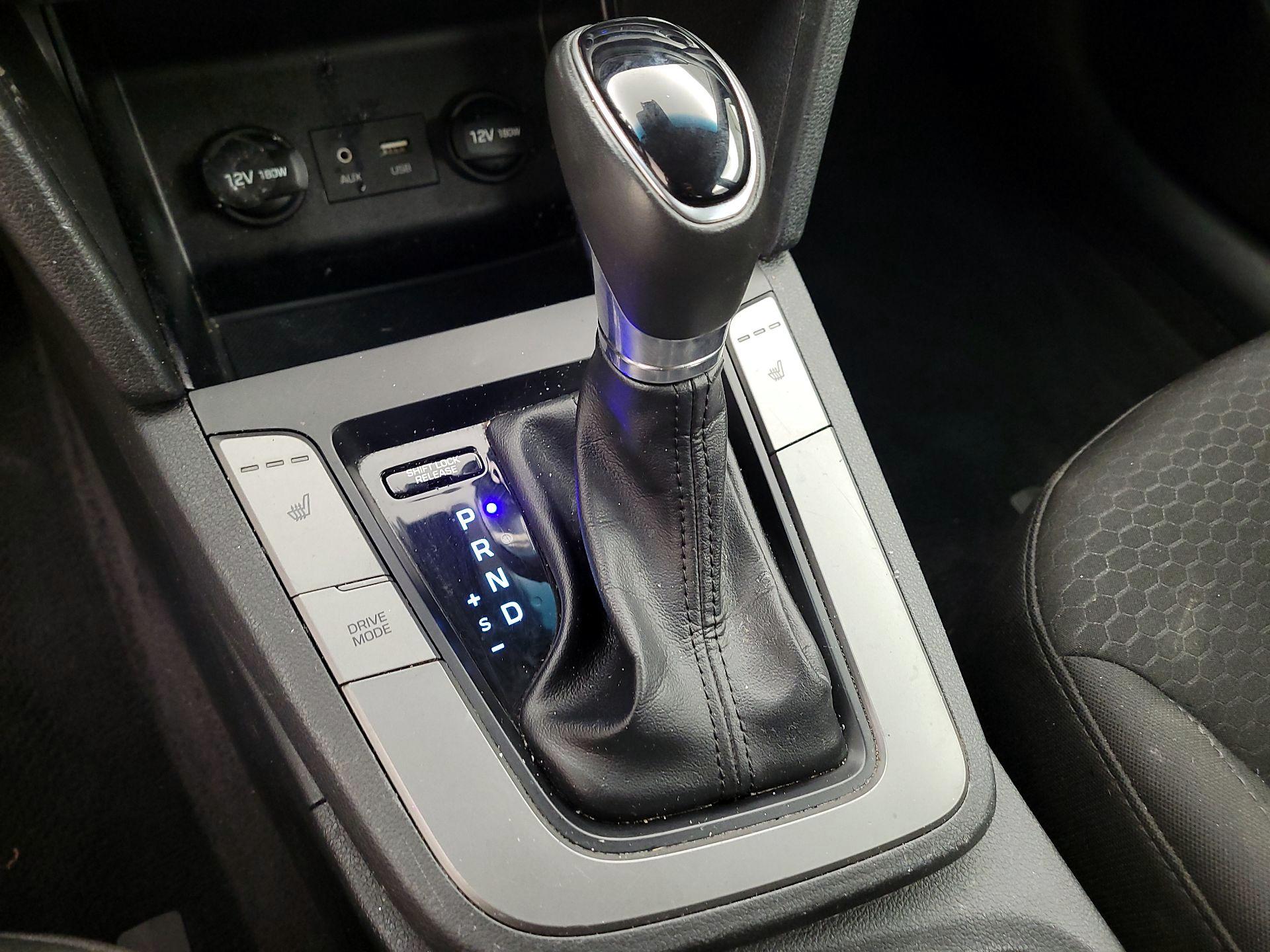 Thumbnail: 2020 Hyundai Elantra - 17