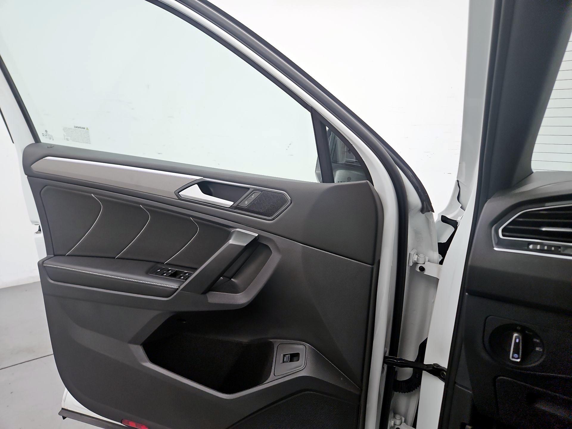 Thumbnail: 2024 Volkswagen Tiguan - 12