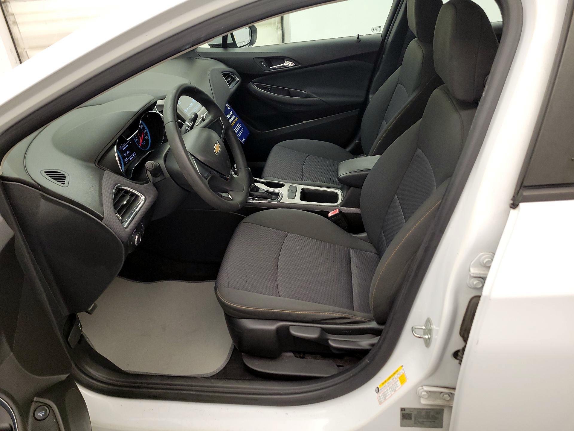 Thumbnail: 2018 Chevrolet Cruze - 11