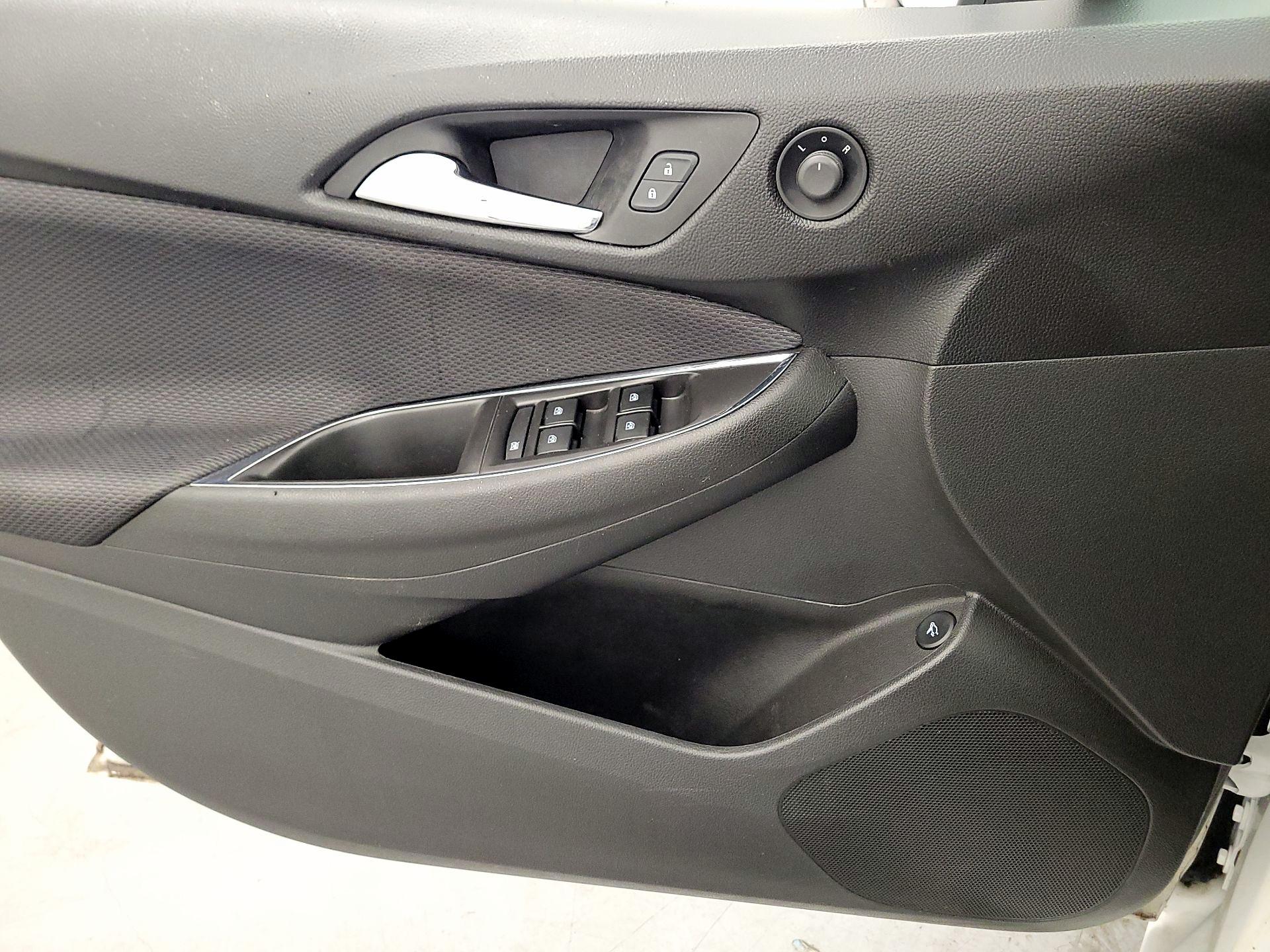 Thumbnail: 2018 Chevrolet Cruze - 12