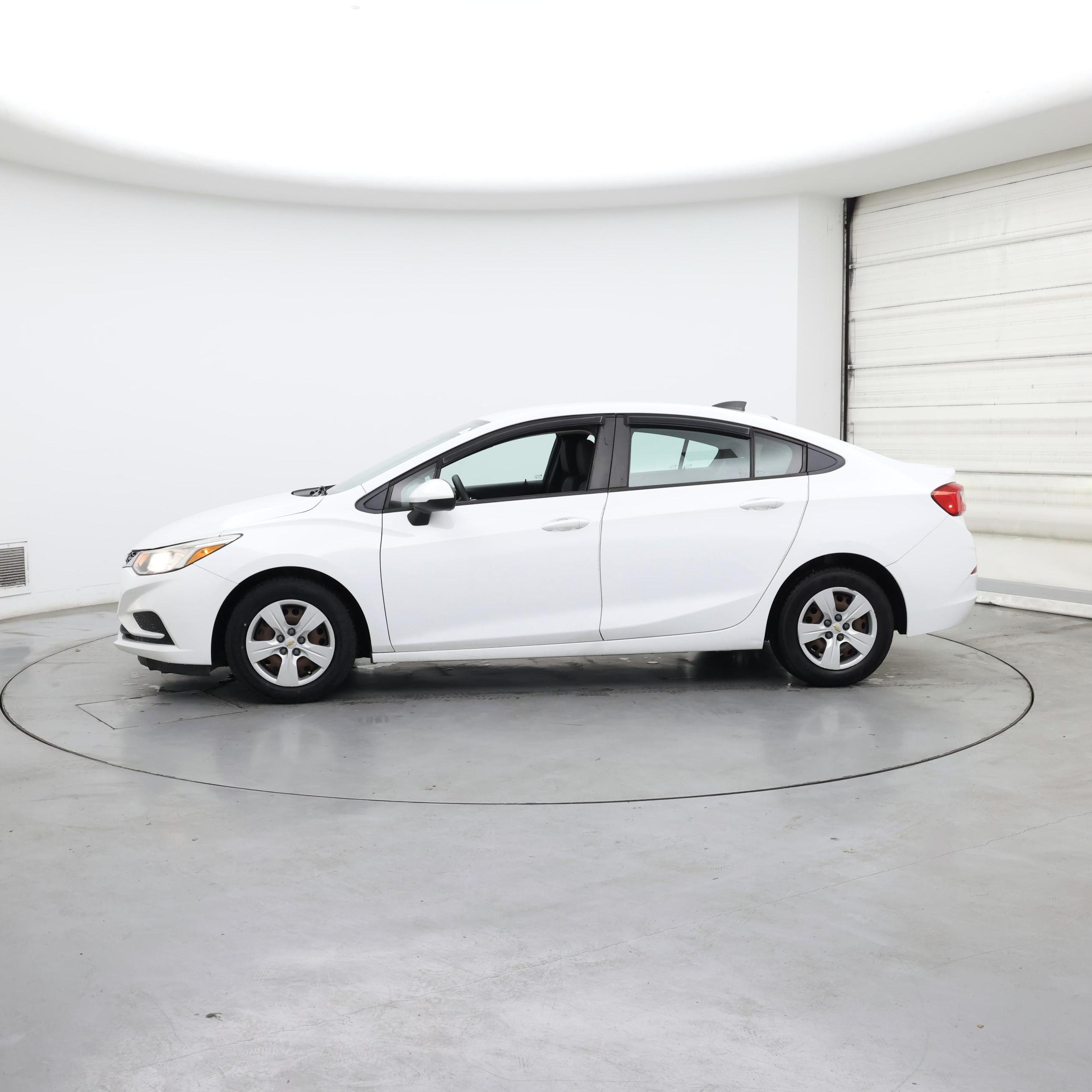 Thumbnail: 2018 Chevrolet Cruze - 3