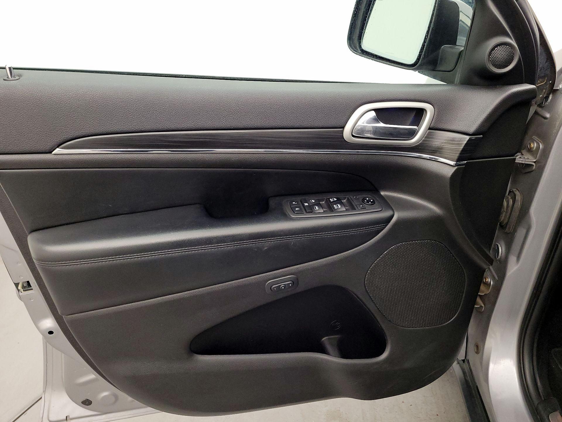 Thumbnail: 2019 Jeep Grand Cherokee - 12