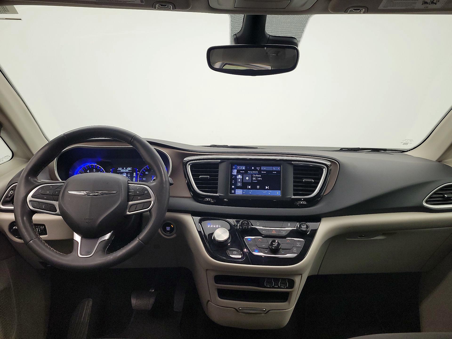 Thumbnail: 2023 Chrysler Voyager - 9