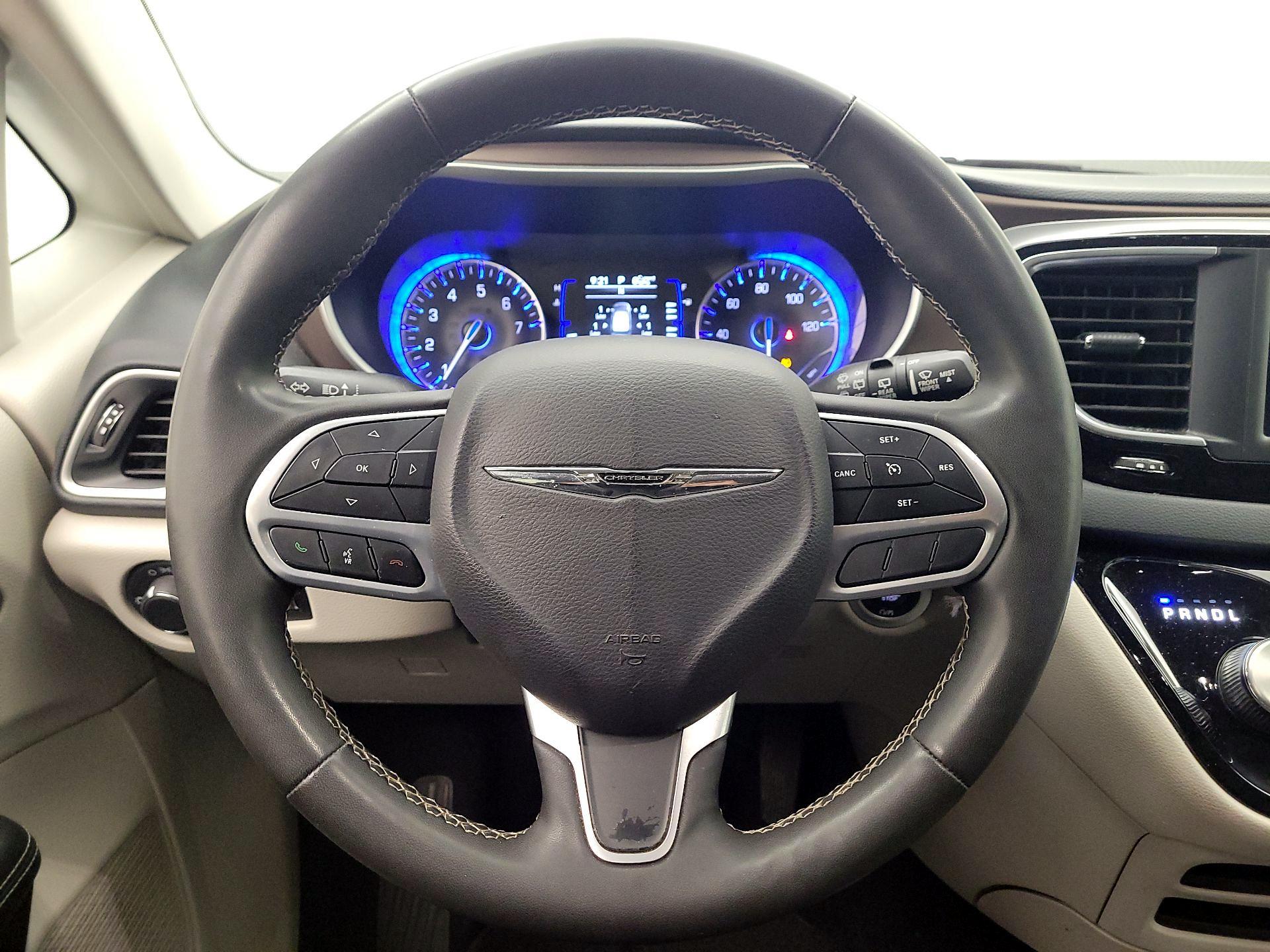 Thumbnail: 2023 Chrysler Voyager - 10