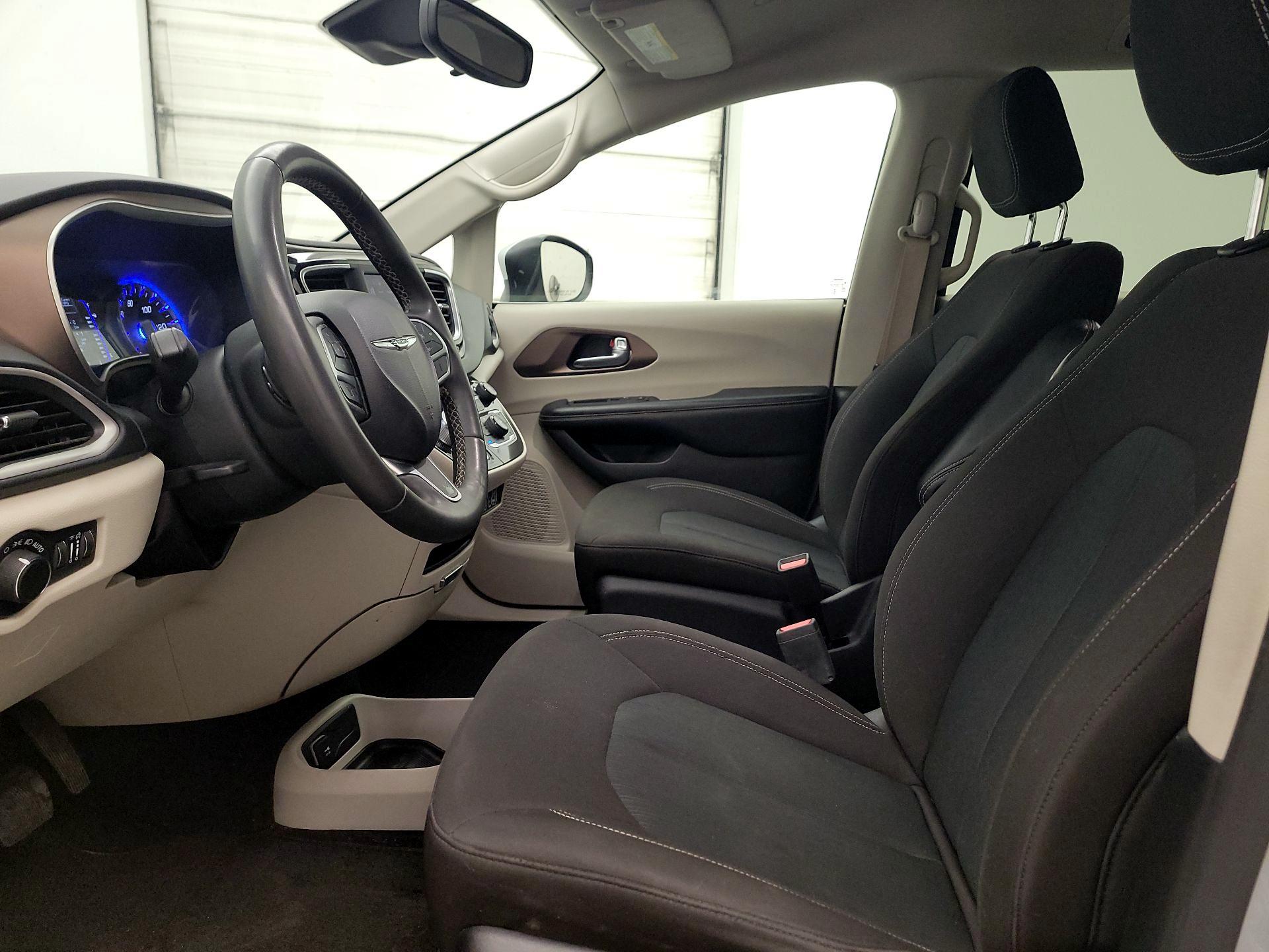 Thumbnail: 2023 Chrysler Voyager - 11