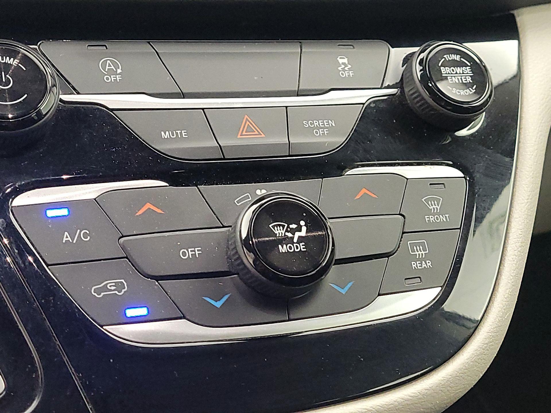 Thumbnail: 2023 Chrysler Voyager - 16