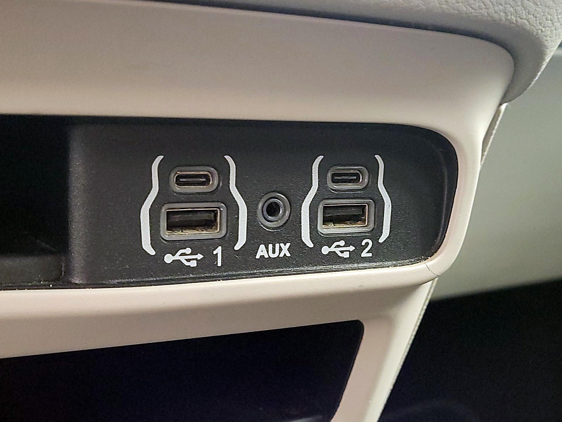 Thumbnail: 2023 Chrysler Voyager - 18