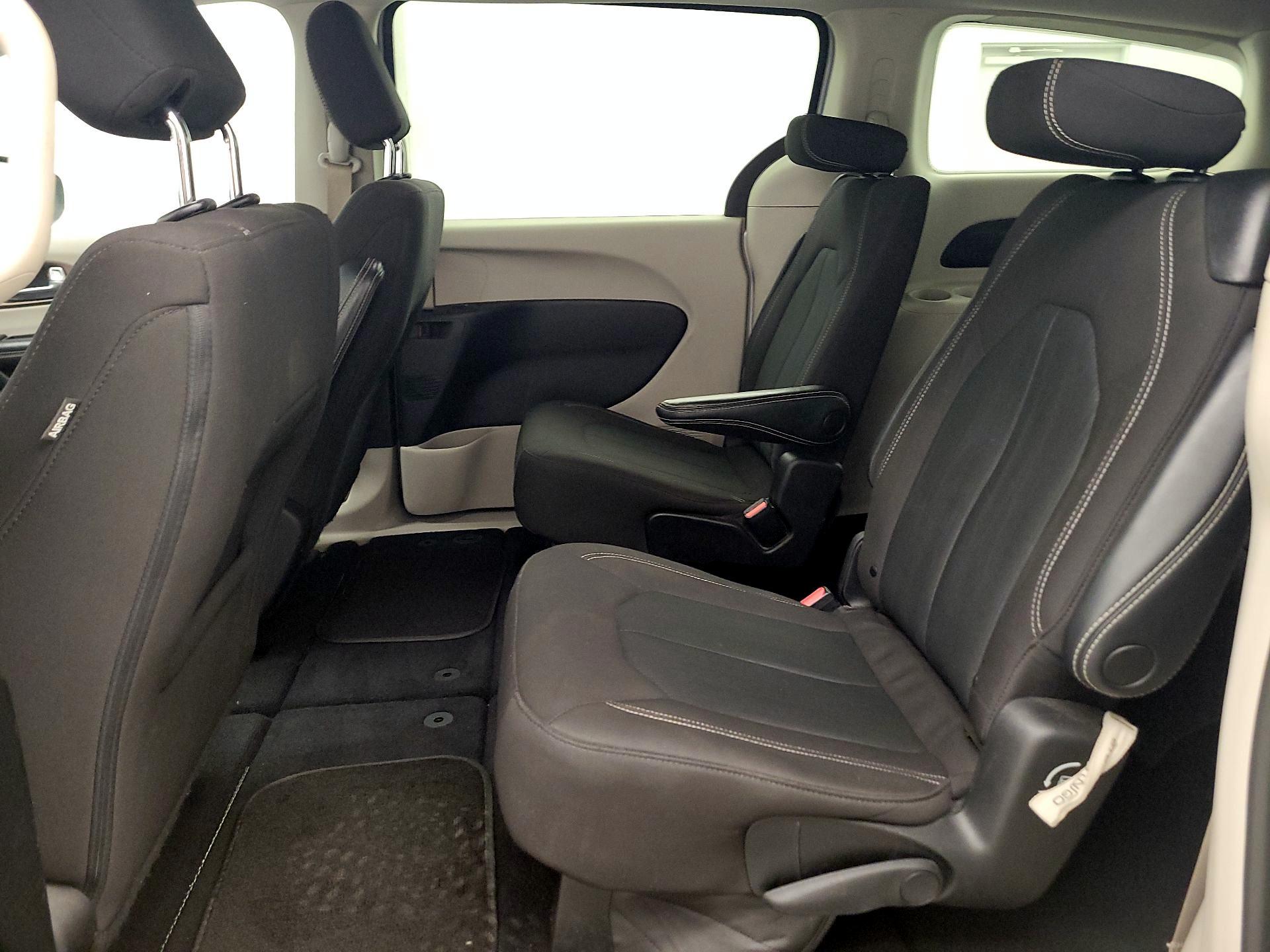 Thumbnail: 2023 Chrysler Voyager - 19