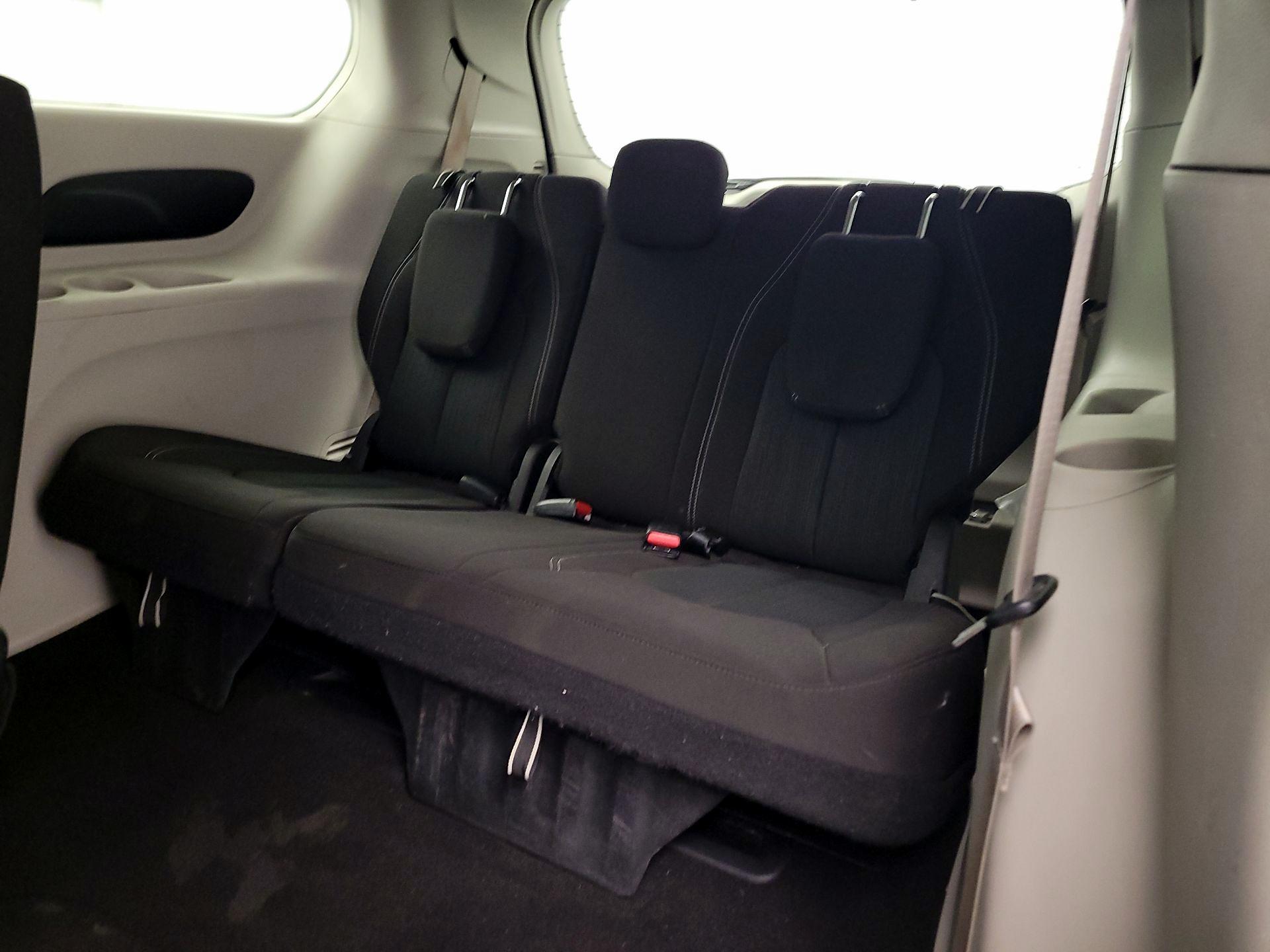 Thumbnail: 2023 Chrysler Voyager - 20