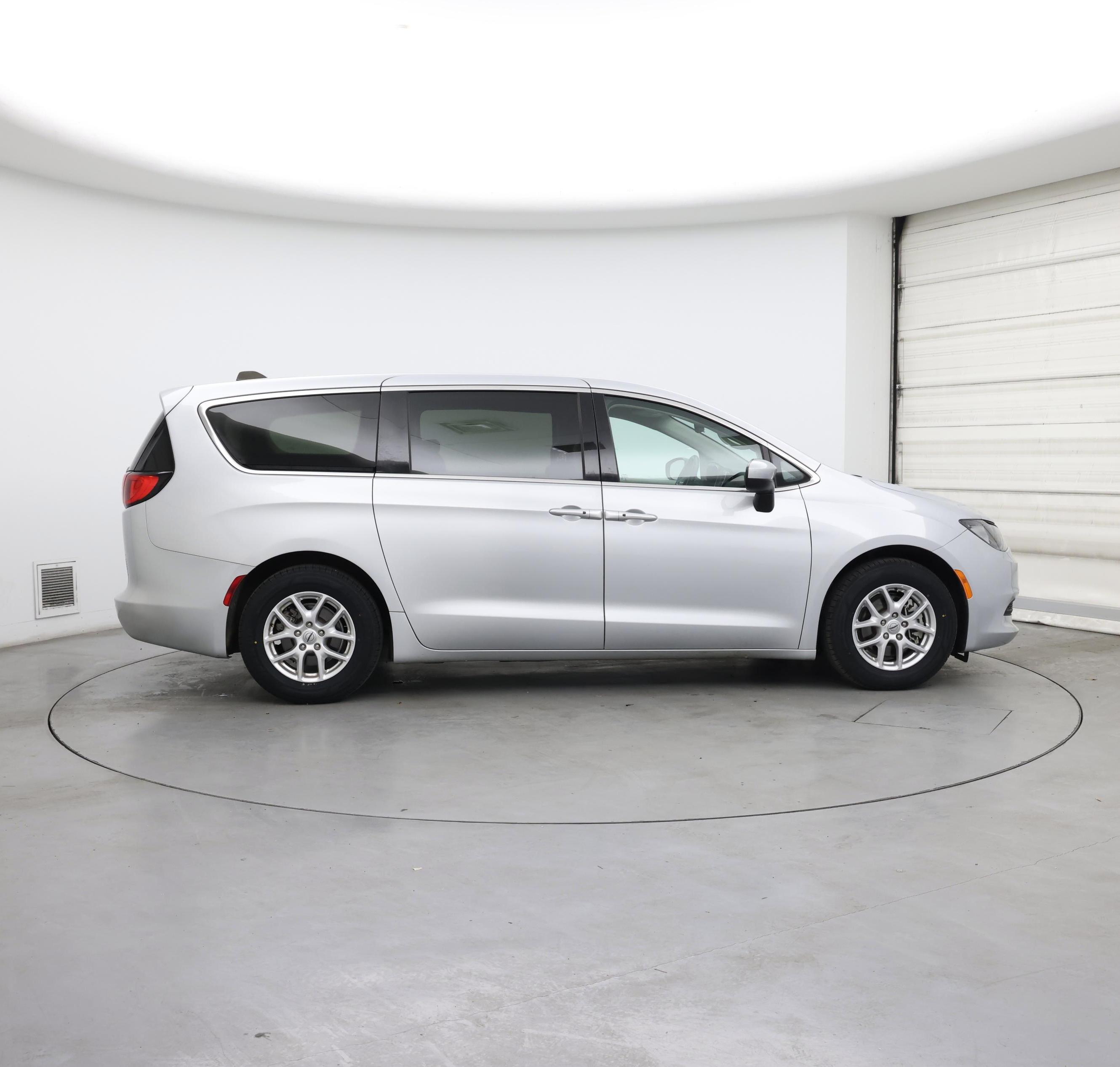 Thumbnail: 2023 Chrysler Voyager - 7