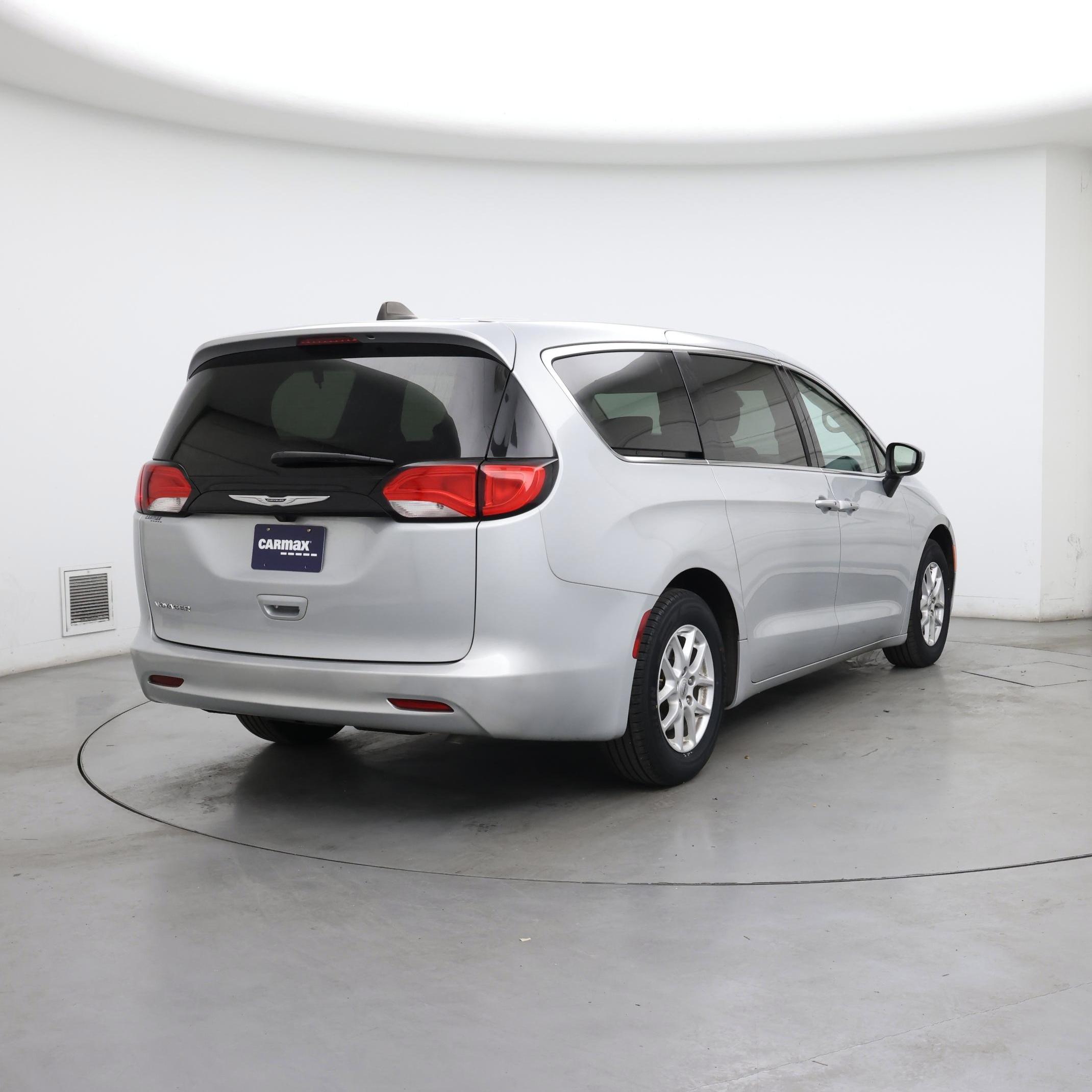 Thumbnail: 2023 Chrysler Voyager - 8