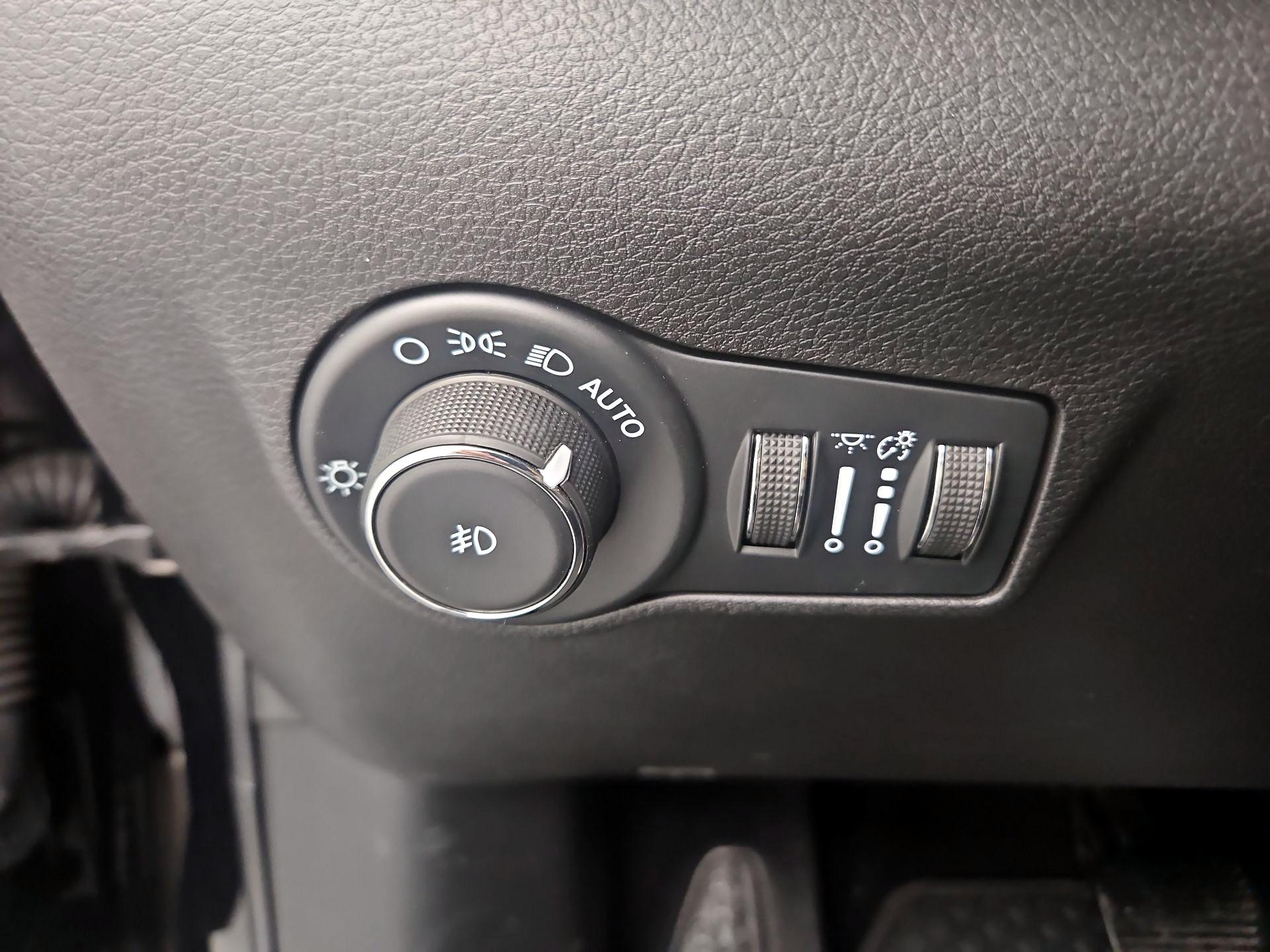 Thumbnail: 2022 Jeep Compass - 13