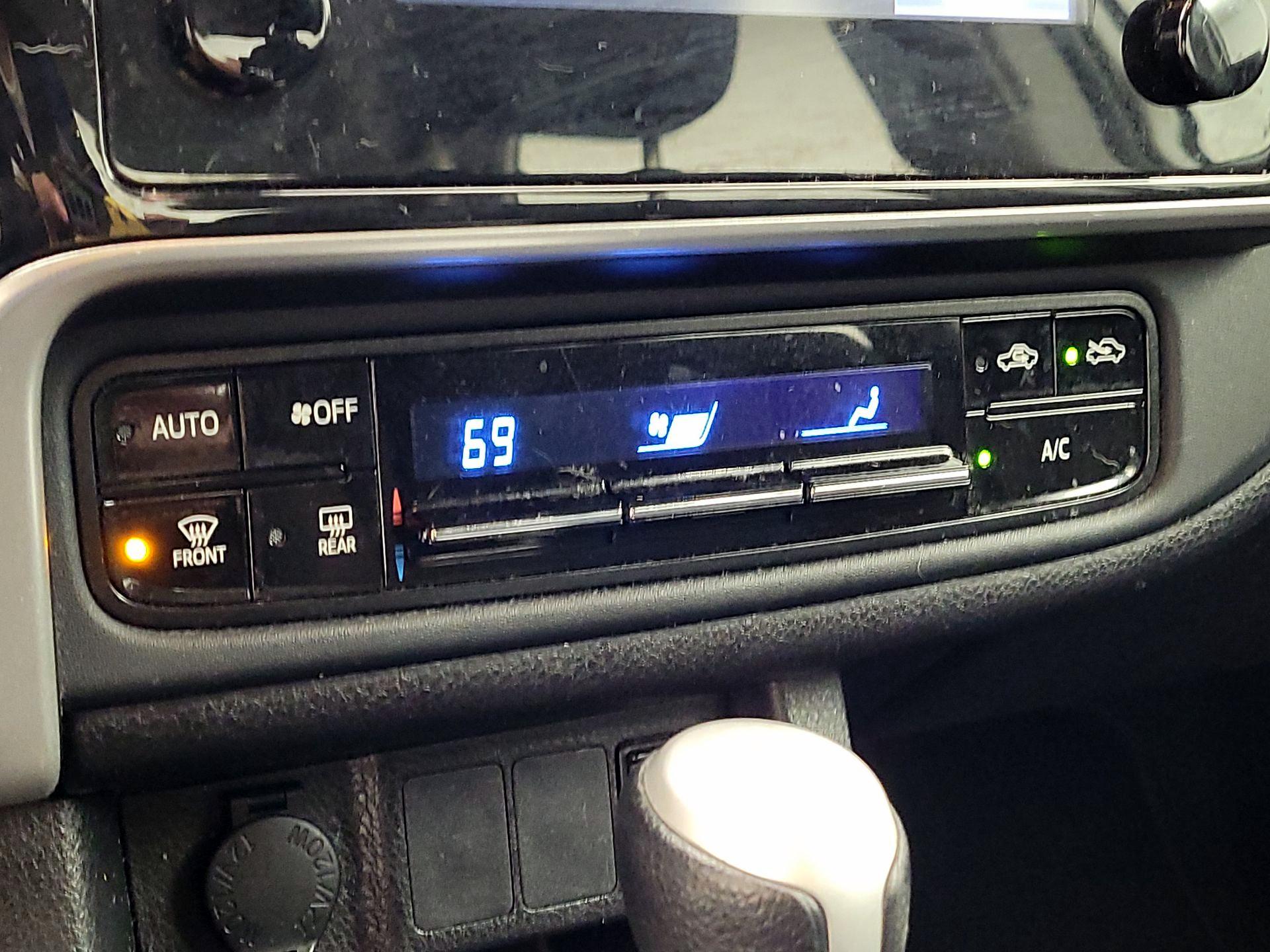 Thumbnail: 2018 Toyota Corolla - 16