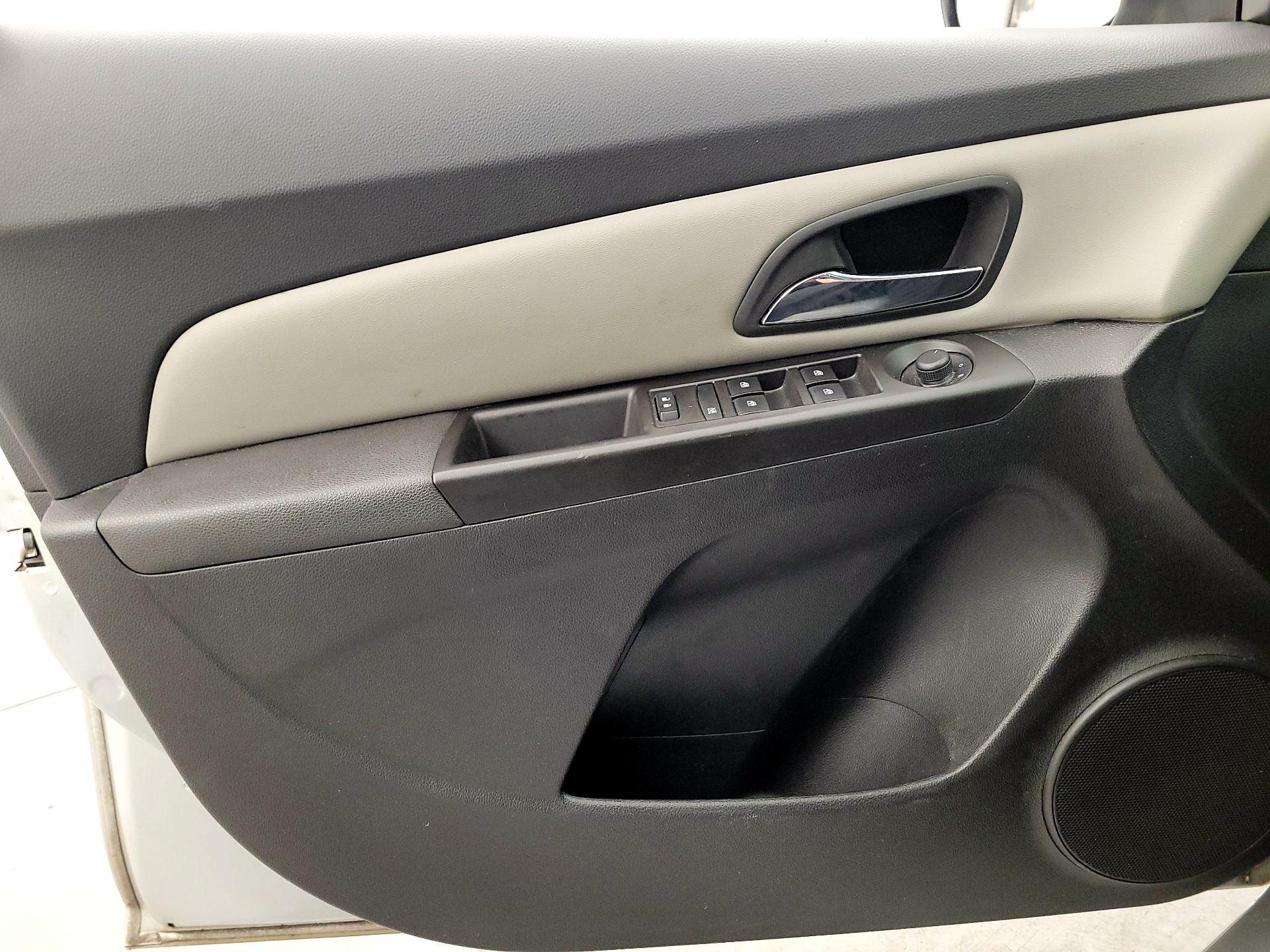 Thumbnail: 2016 Chevrolet Cruze - 12