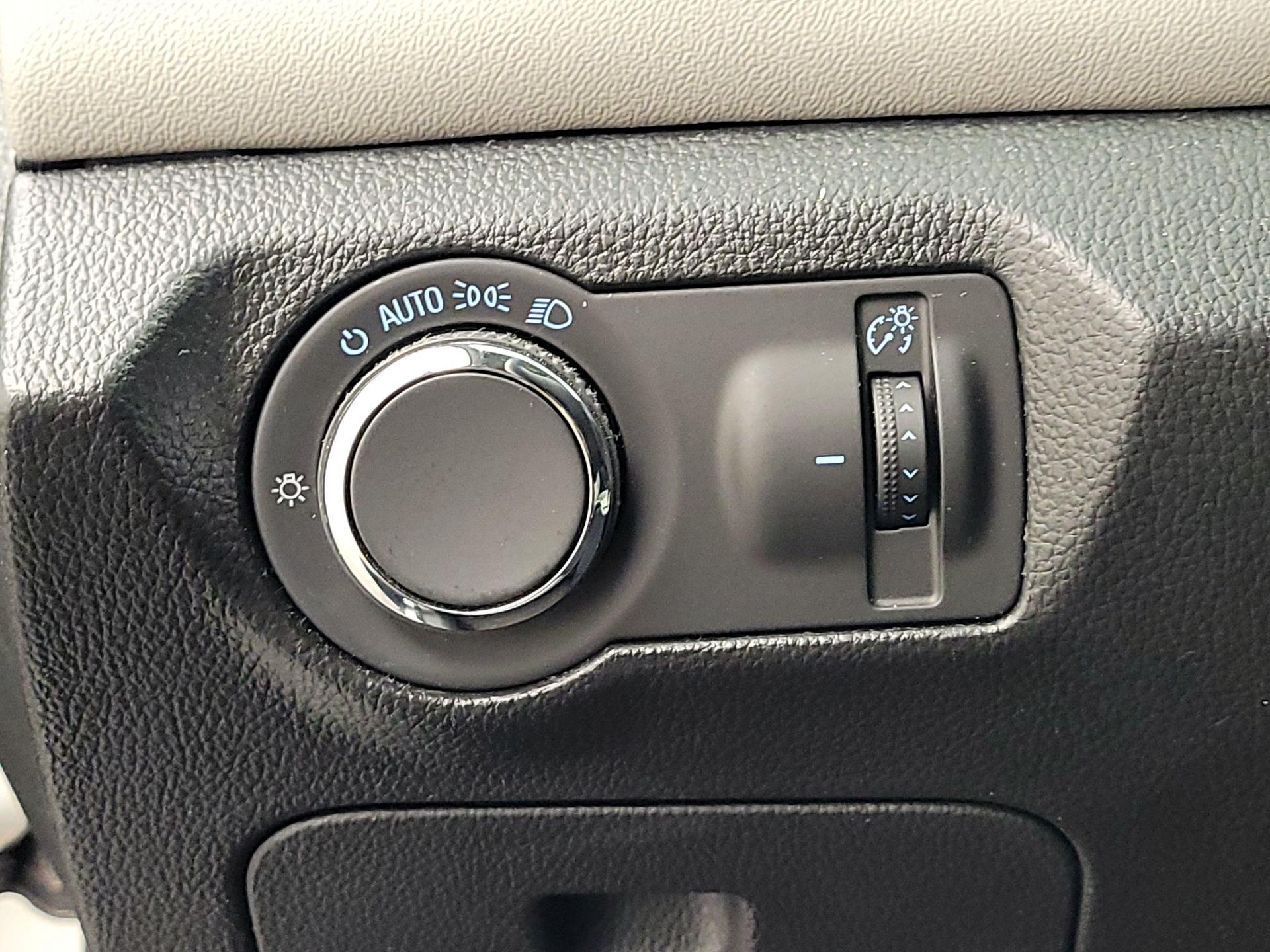 Thumbnail: 2016 Chevrolet Cruze - 13