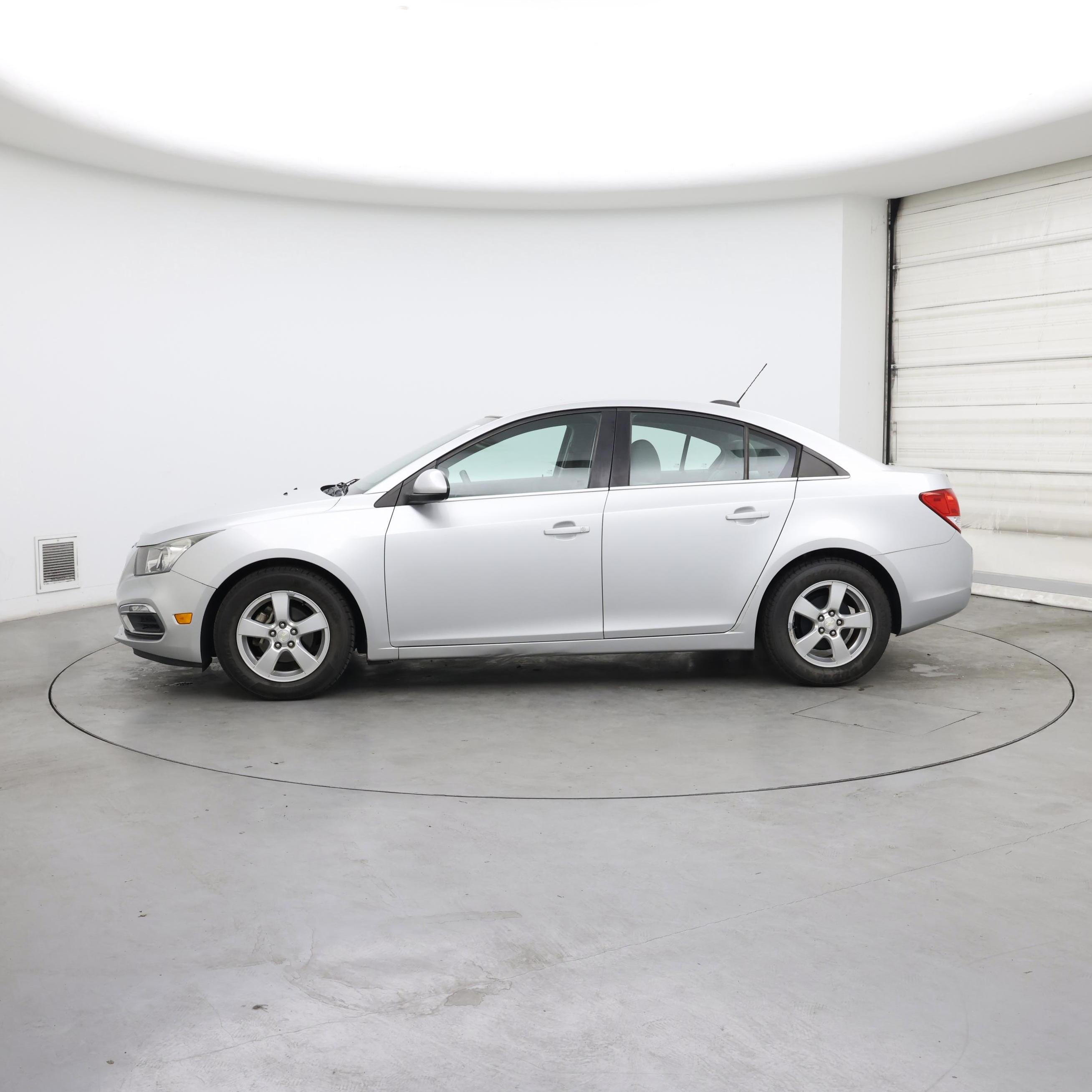 Thumbnail: 2016 Chevrolet Cruze - 3