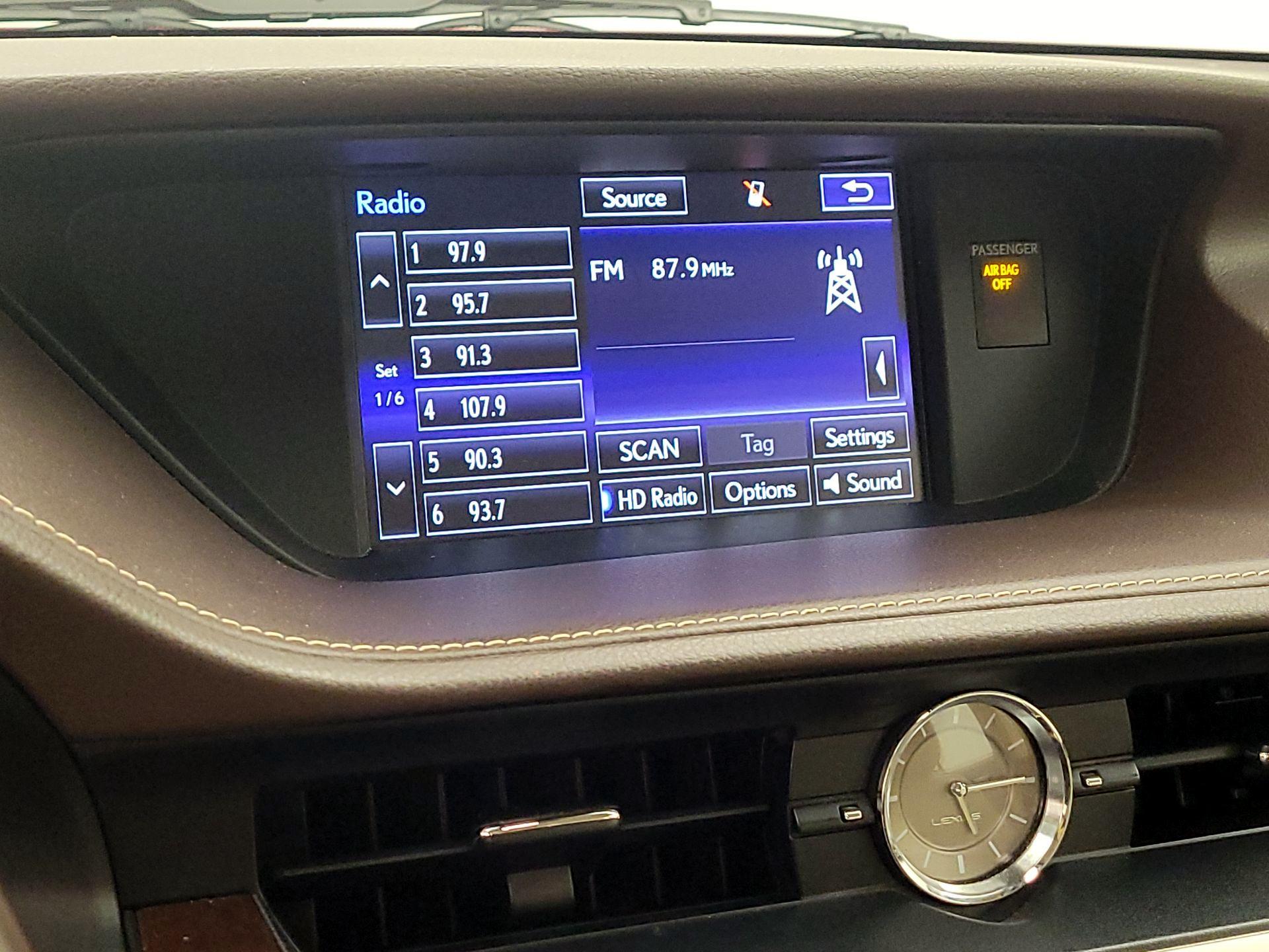 Thumbnail: 2016 Lexus ES - 15