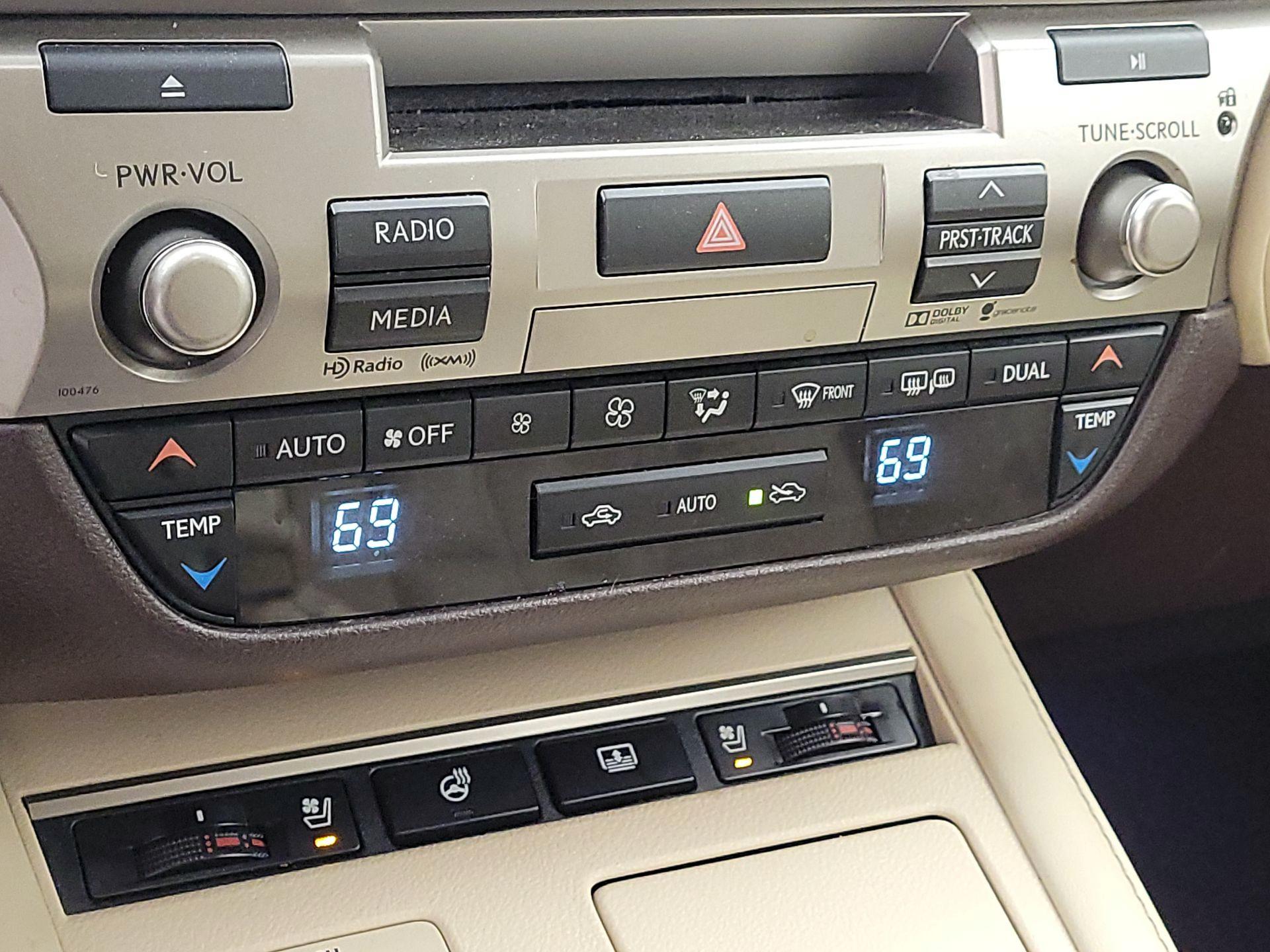 Thumbnail: 2016 Lexus ES - 16